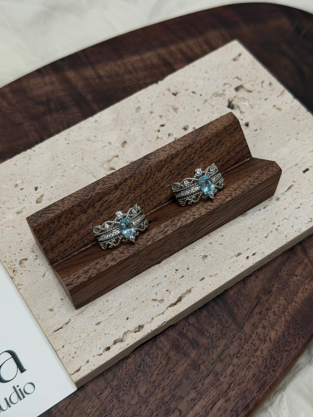 疊戴藍托帕戒指