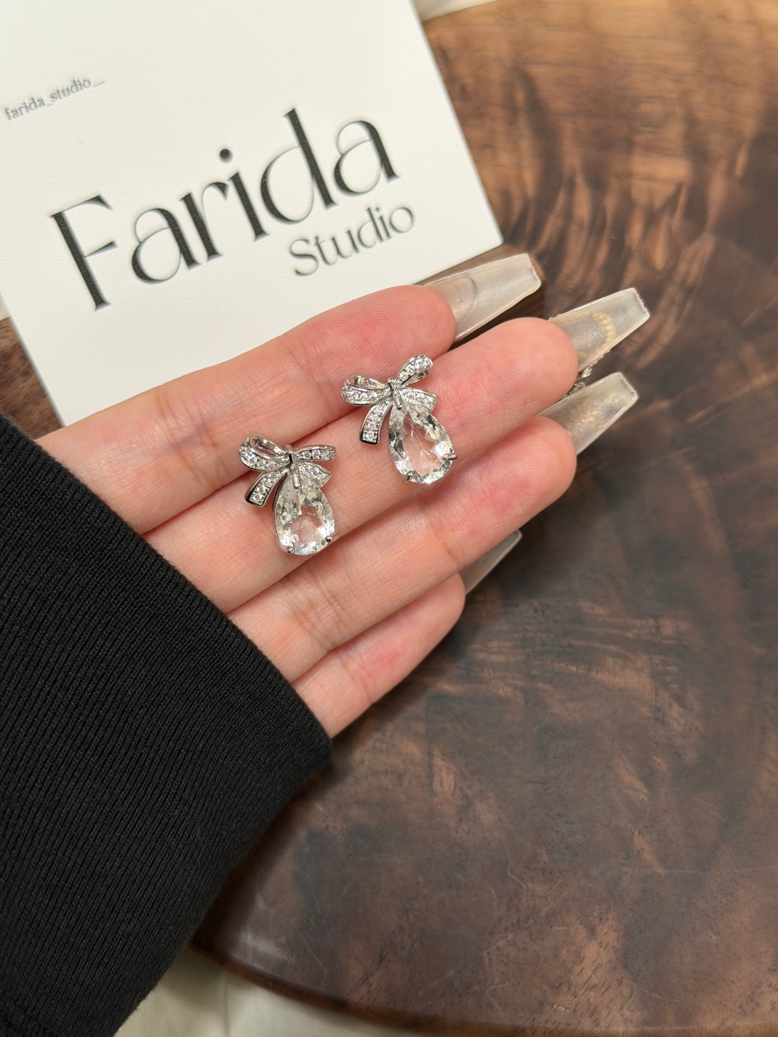 S925銀針蝴蝶結白水晶耳環