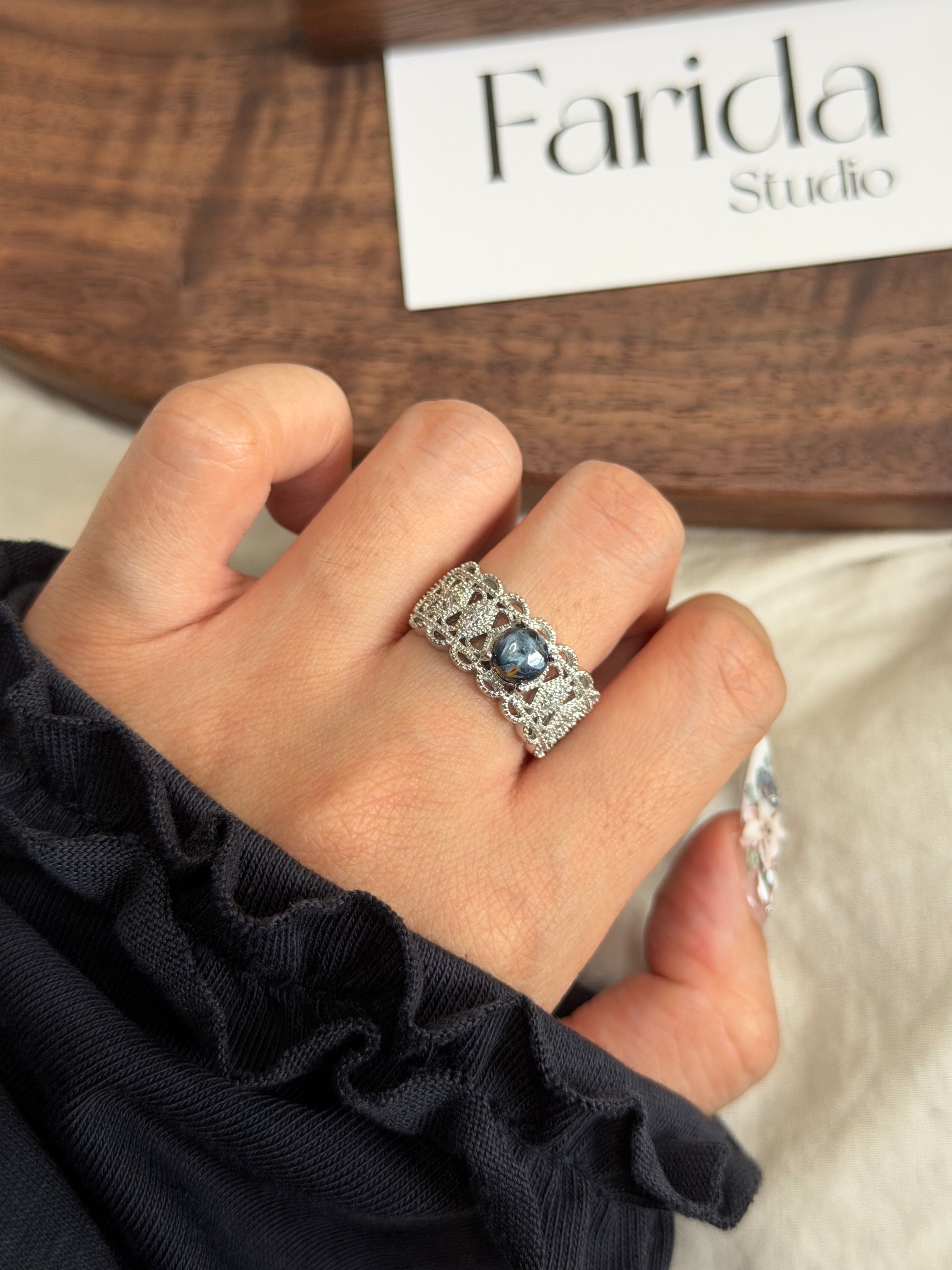 蕾絲彼得石寬戒指