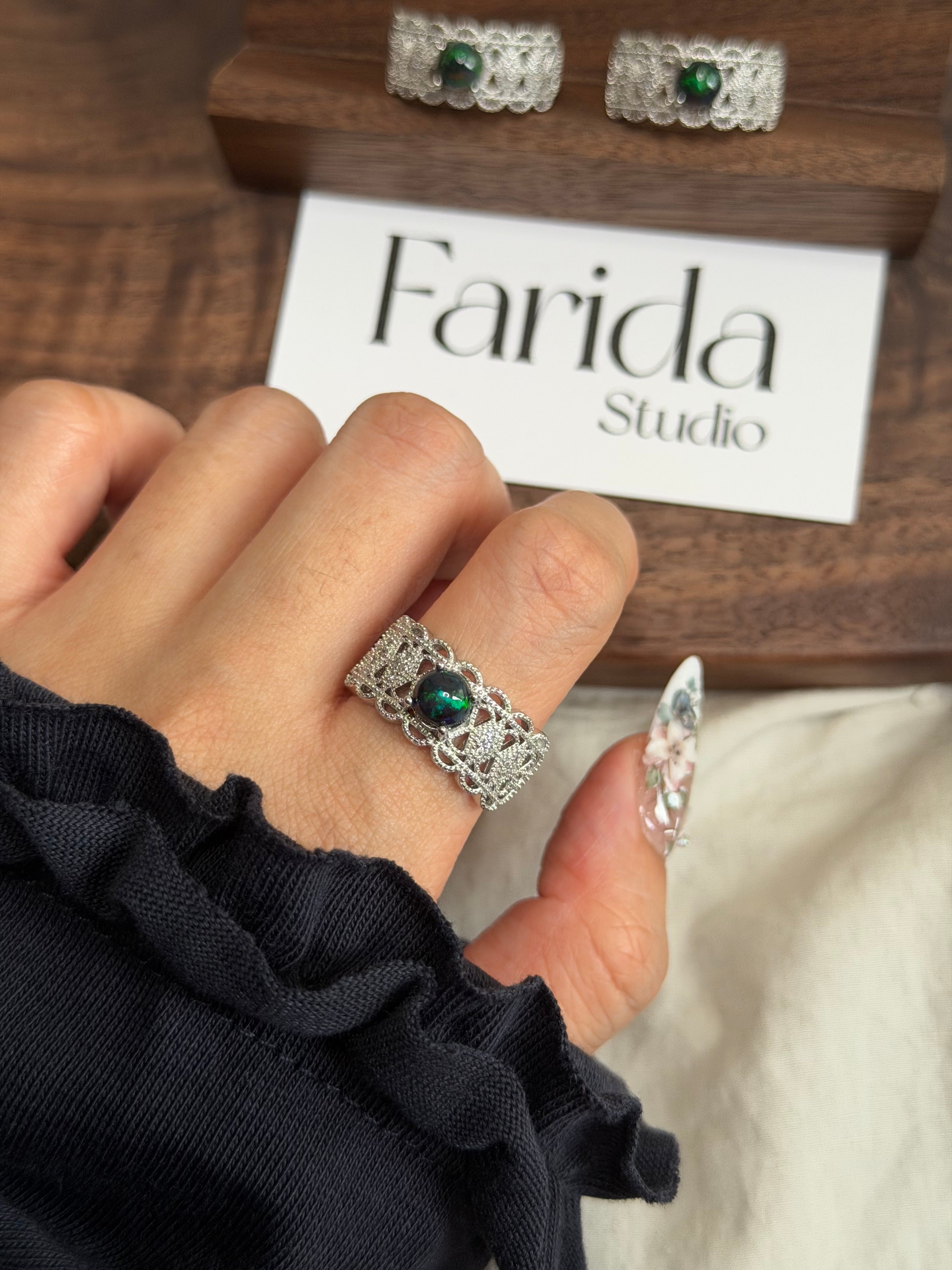 蕾絲黑澳寶寬戒指