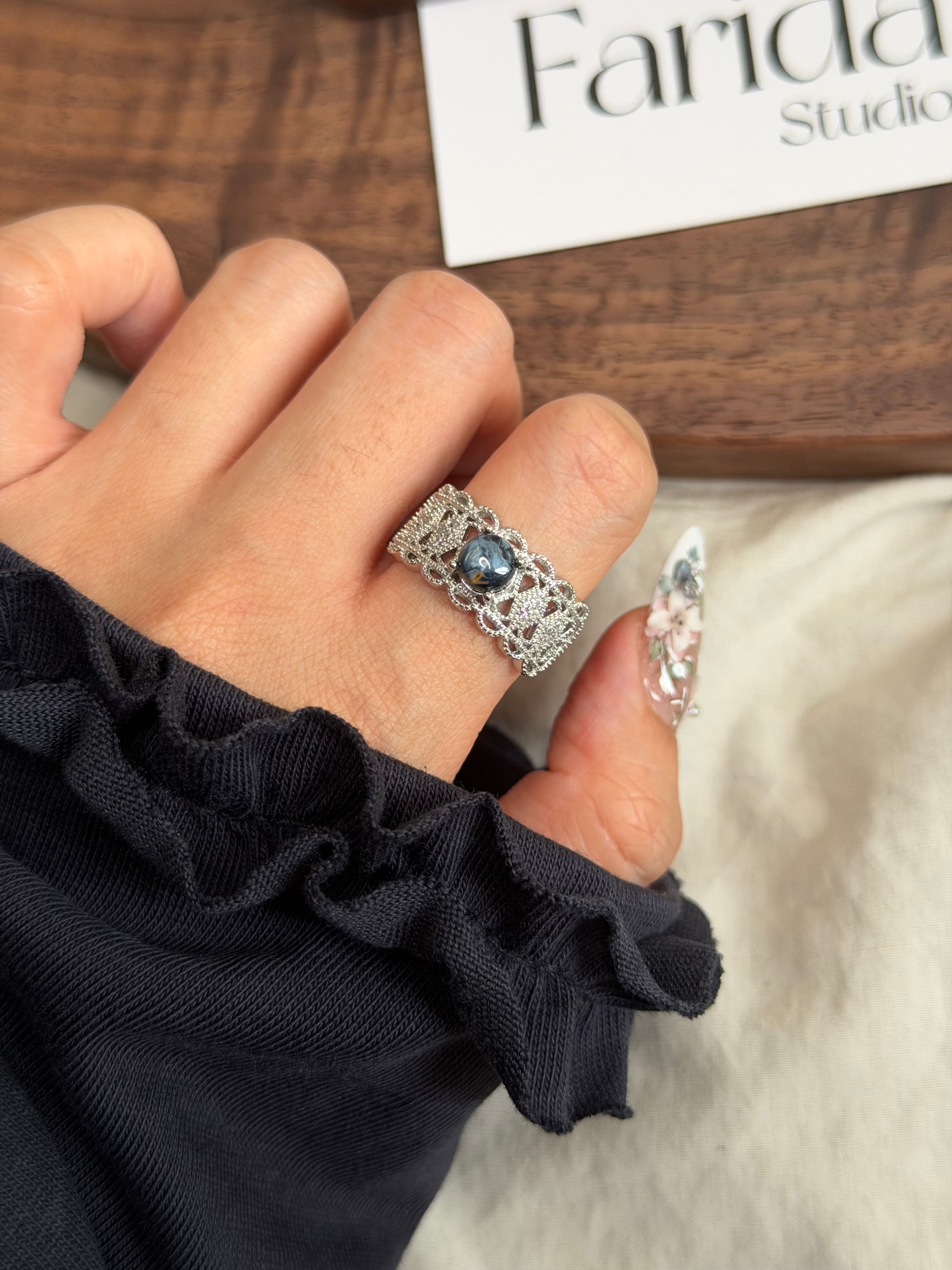 蕾絲彼得石寬戒指