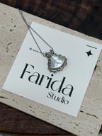 白貝母裙擺吊墜