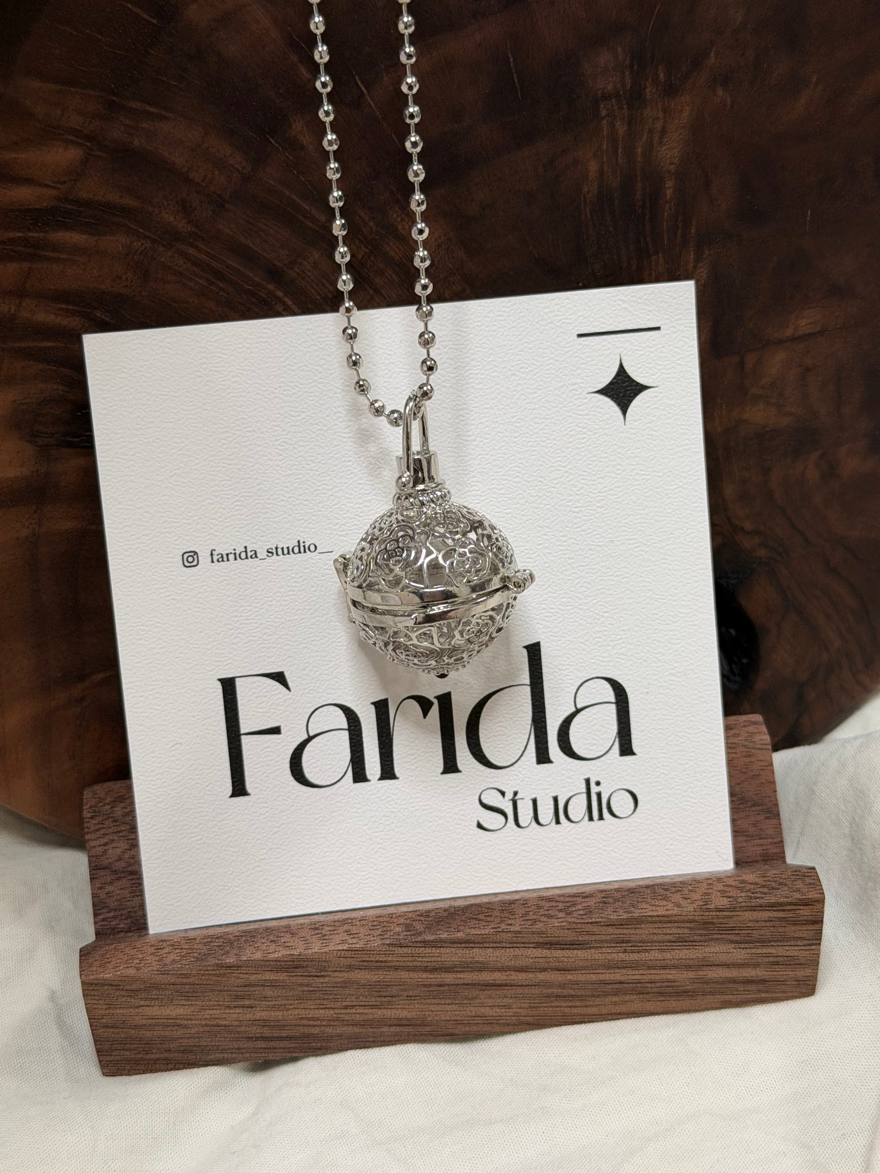 山茶花盒子吊墜（送隨機水晶）