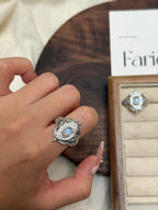 鏤空雕花藍月光石戒指