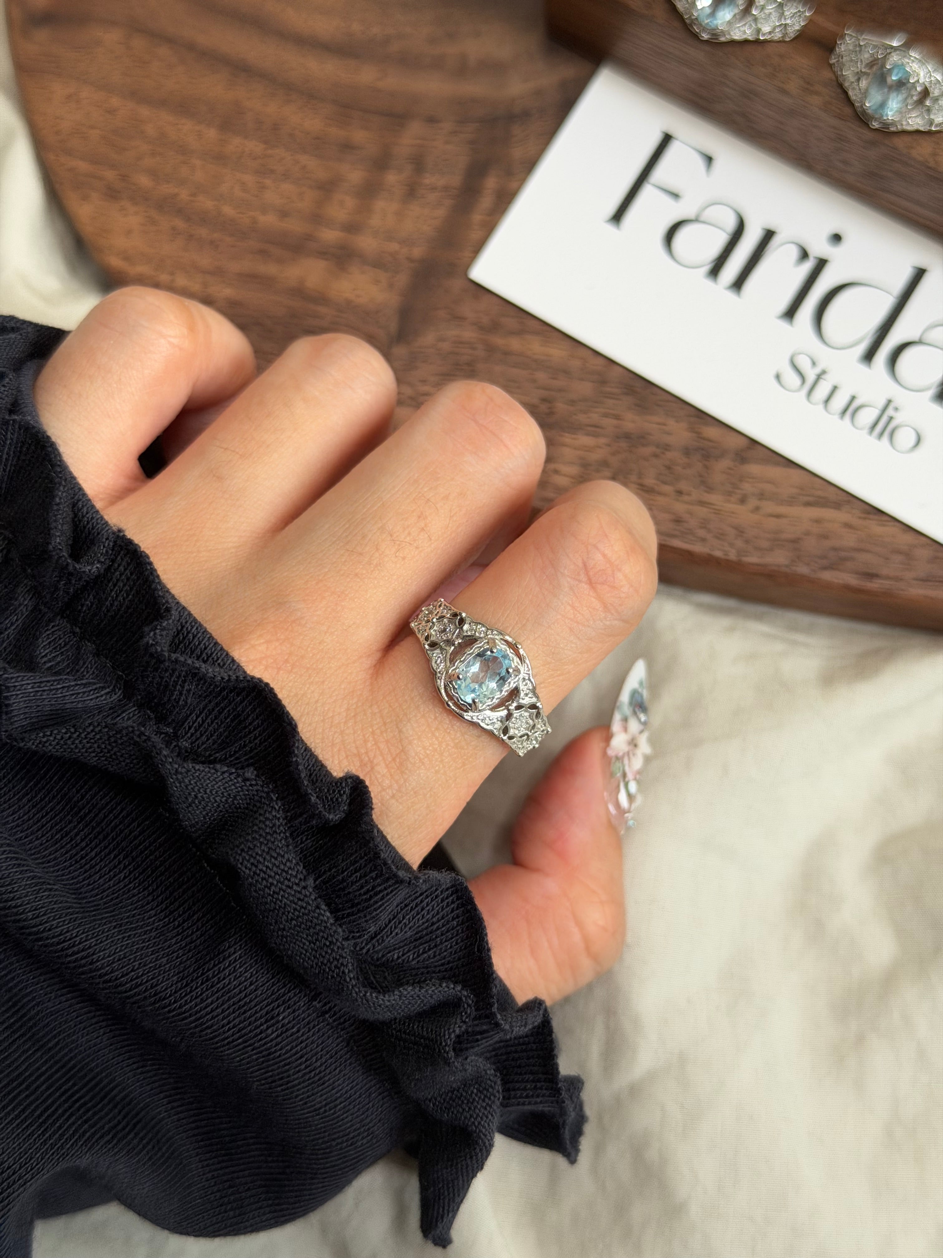 錶帶寬藍托帕戒指