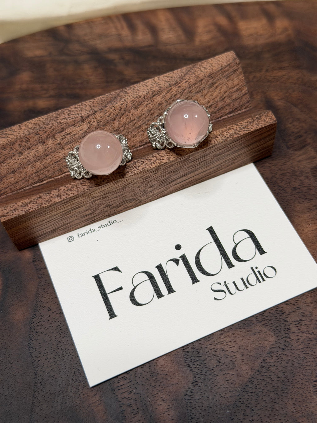 蕾絲托粉水晶球戒指