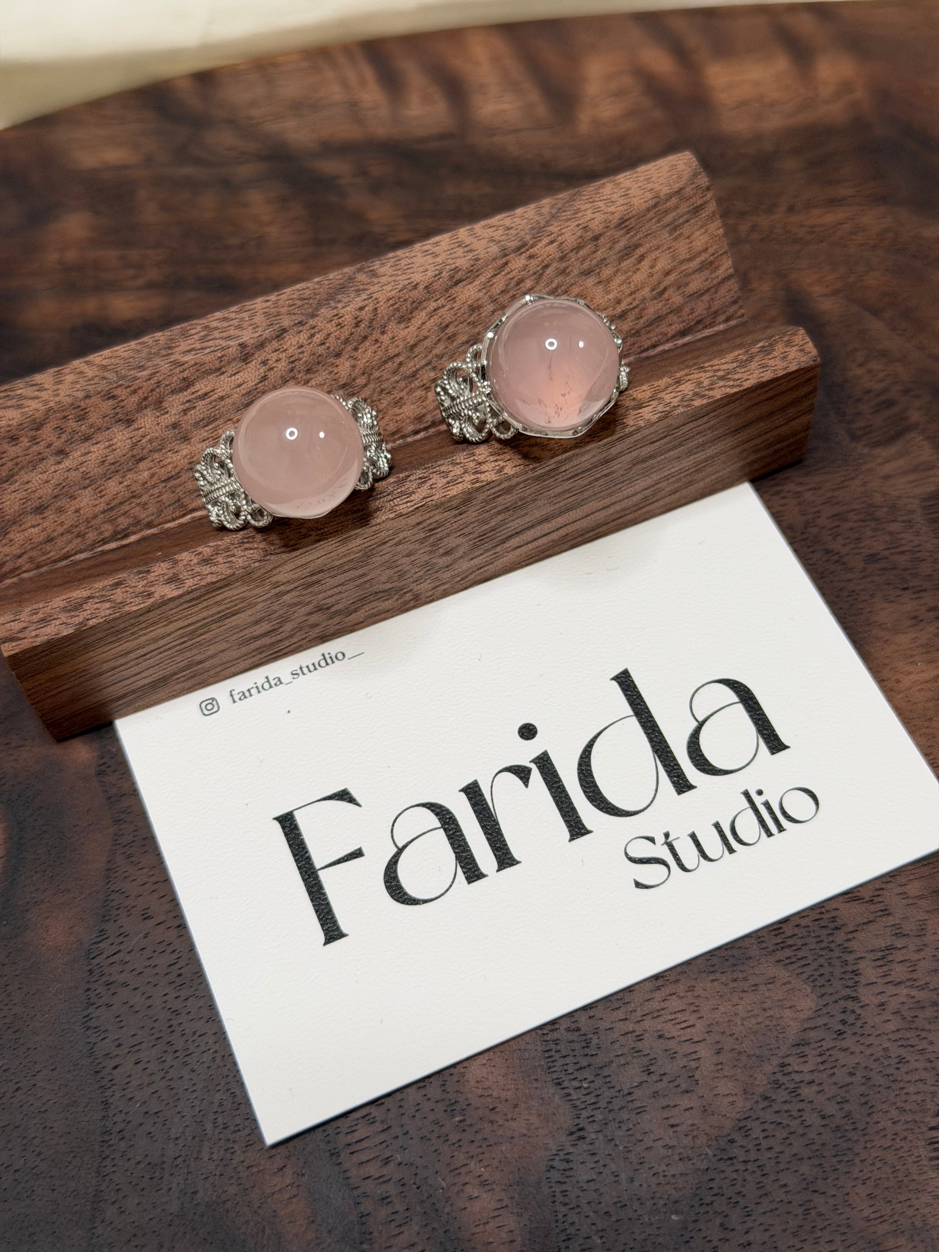 蕾絲托粉水晶球戒指