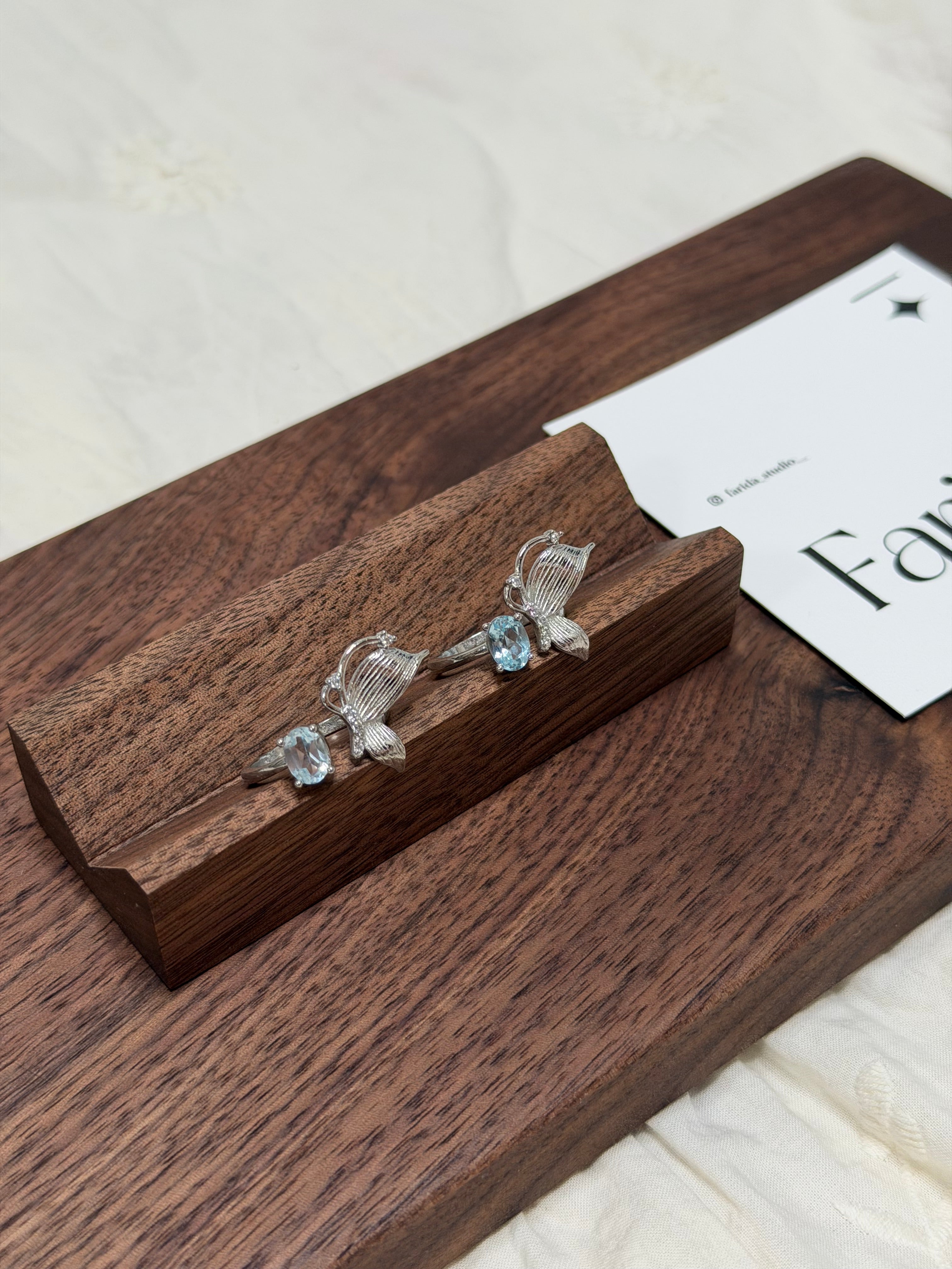 蝴蝶藍托帕戒指