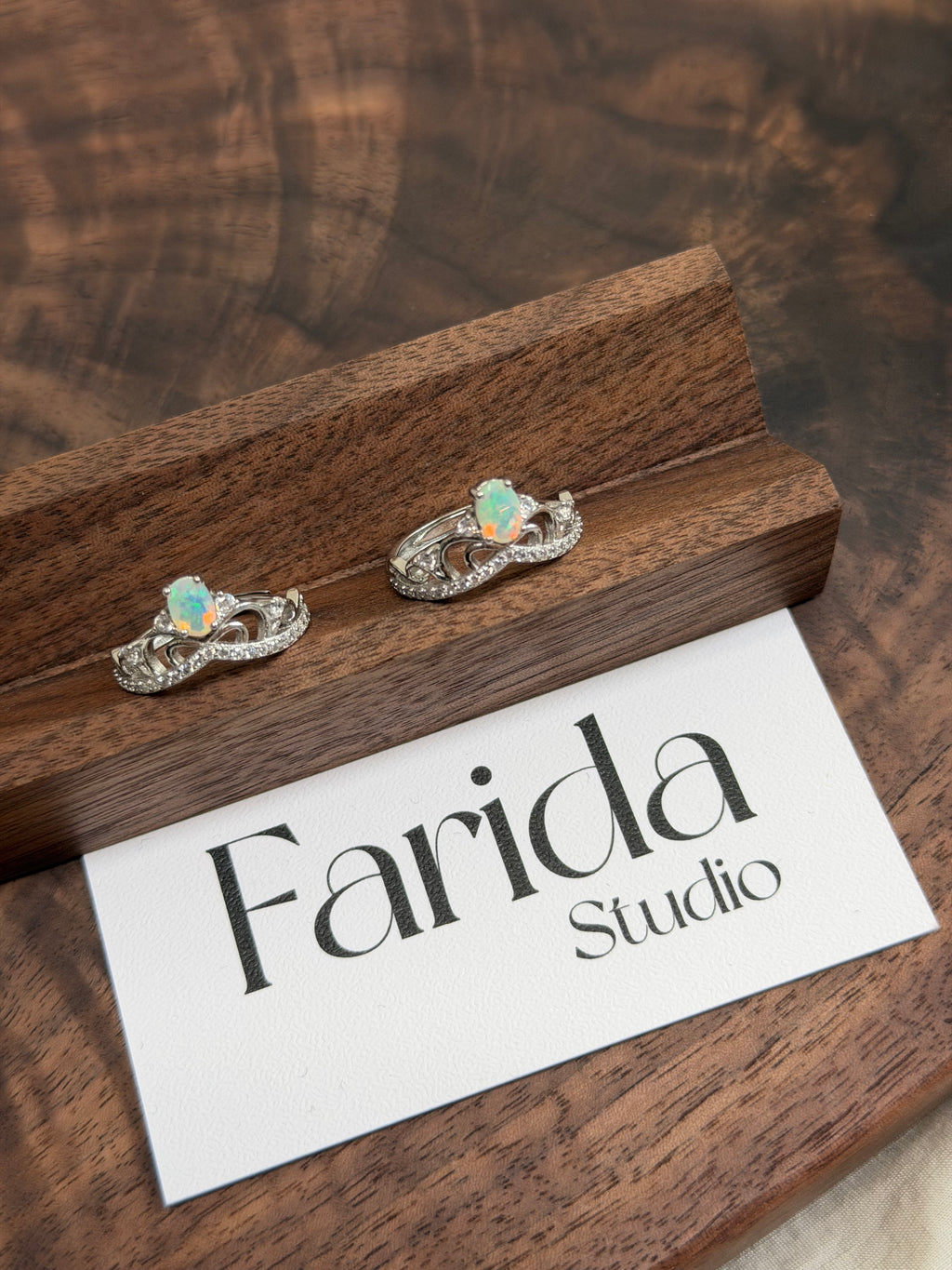 皇冠鑽切澳寶戒指