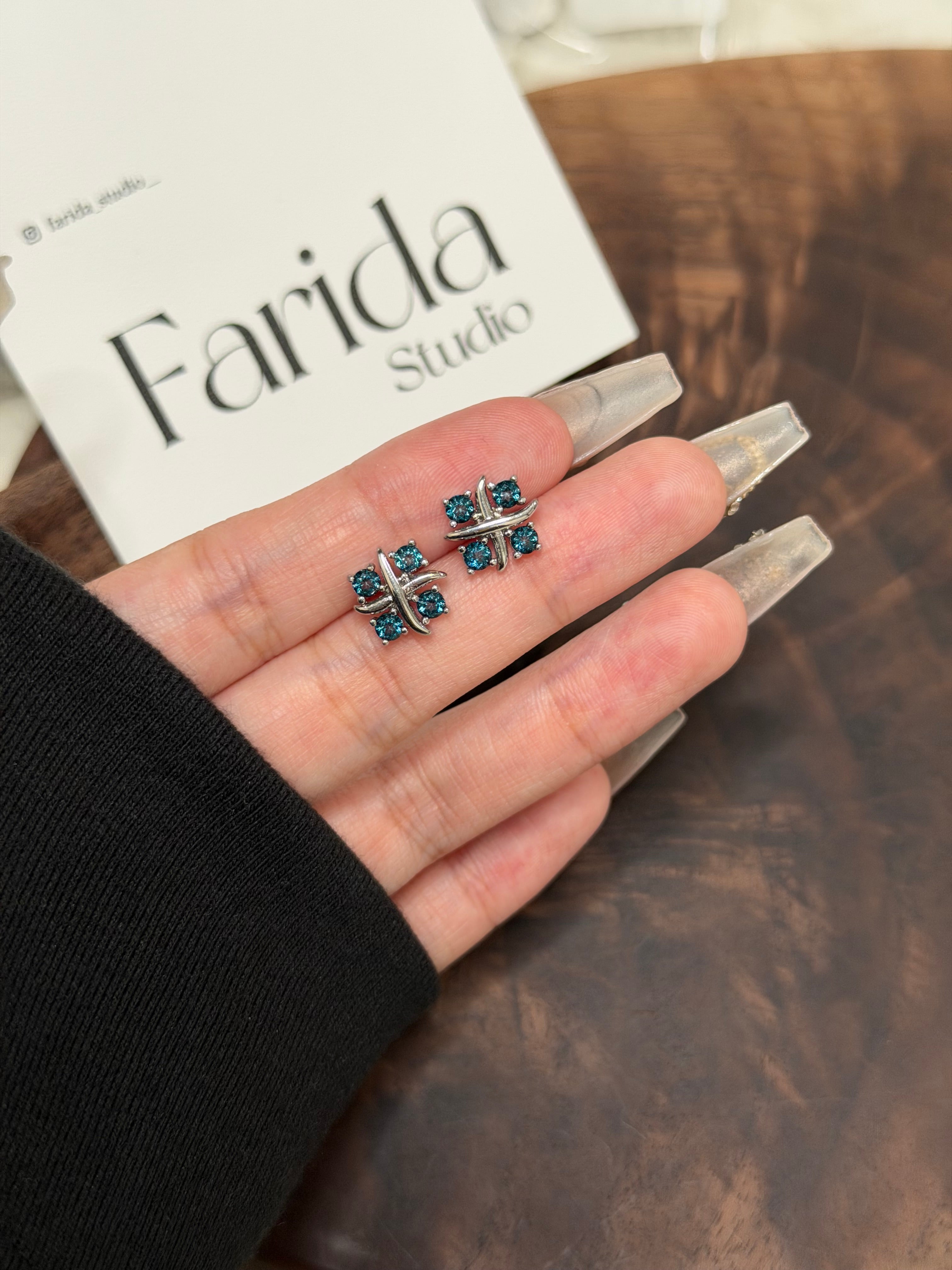 S925銀針藍托帕耳環