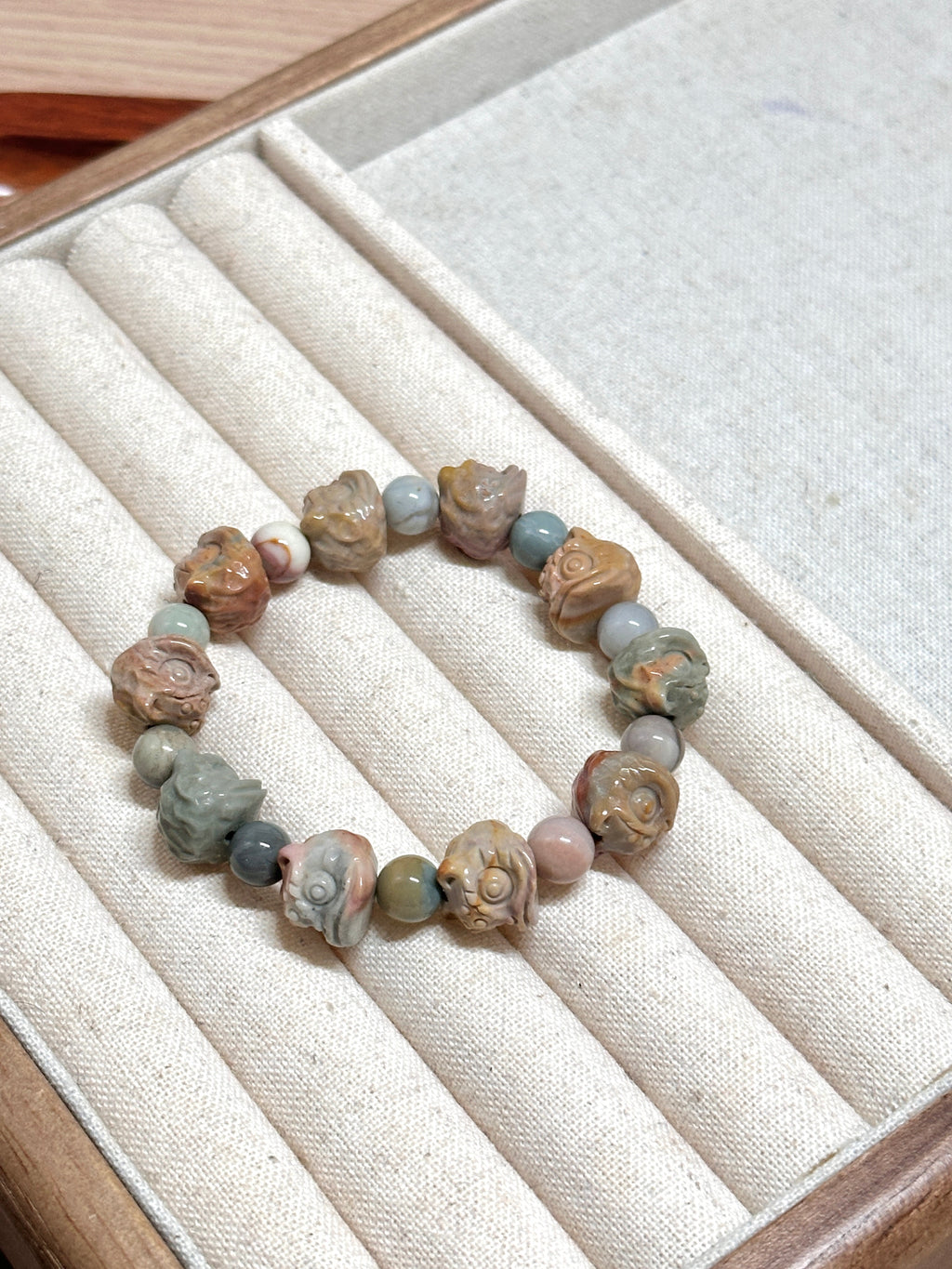 雕刻醒獅阿拉善手串