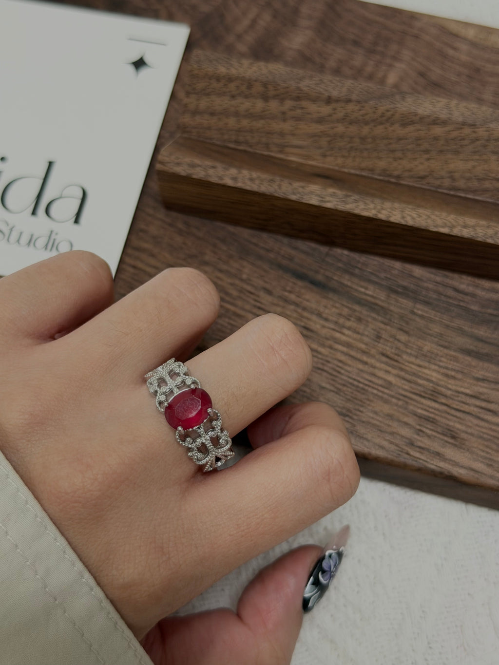 蕾絲新燒紅寶石戒指