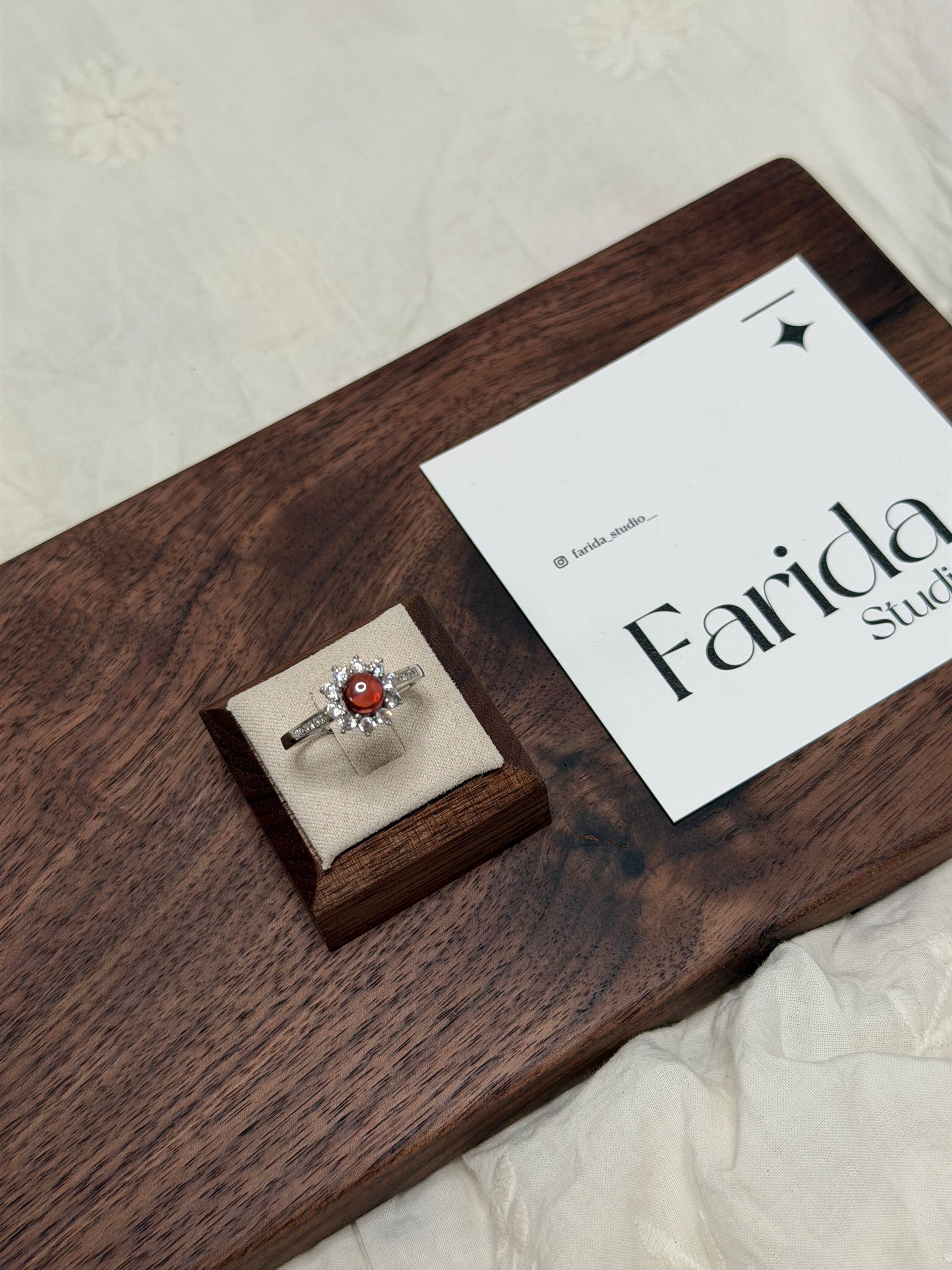 紅石榴石太陽花戒指