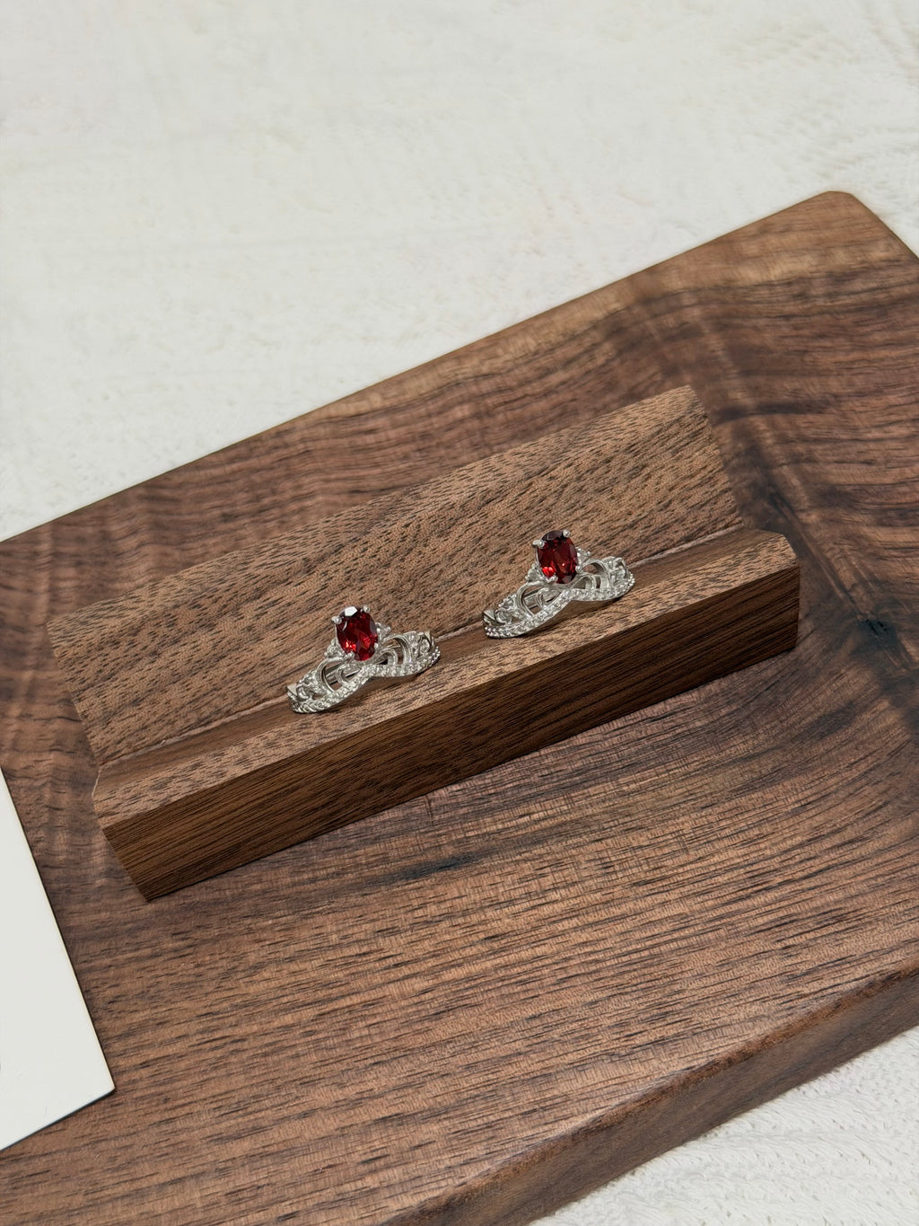 皇冠紅石榴石戒指