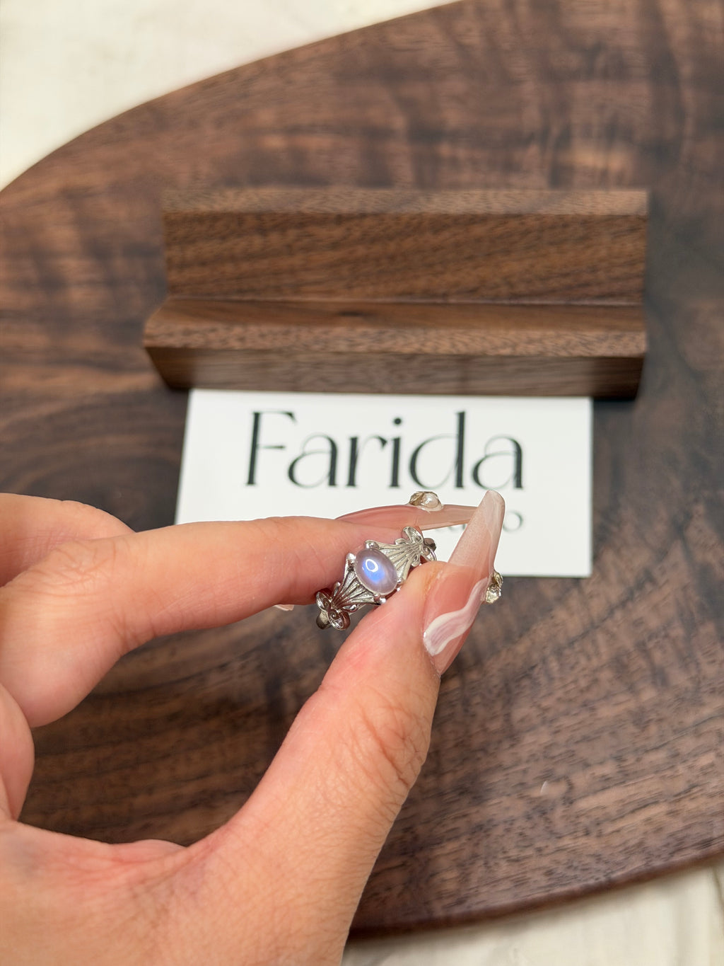 貝殼款藍月亮石戒指