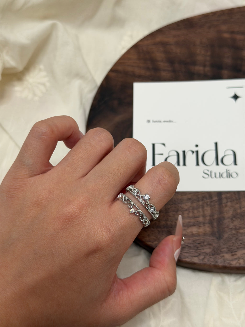 疊戴灰月光石戒指