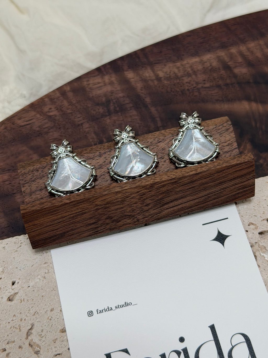 白貝母裙擺吊墜