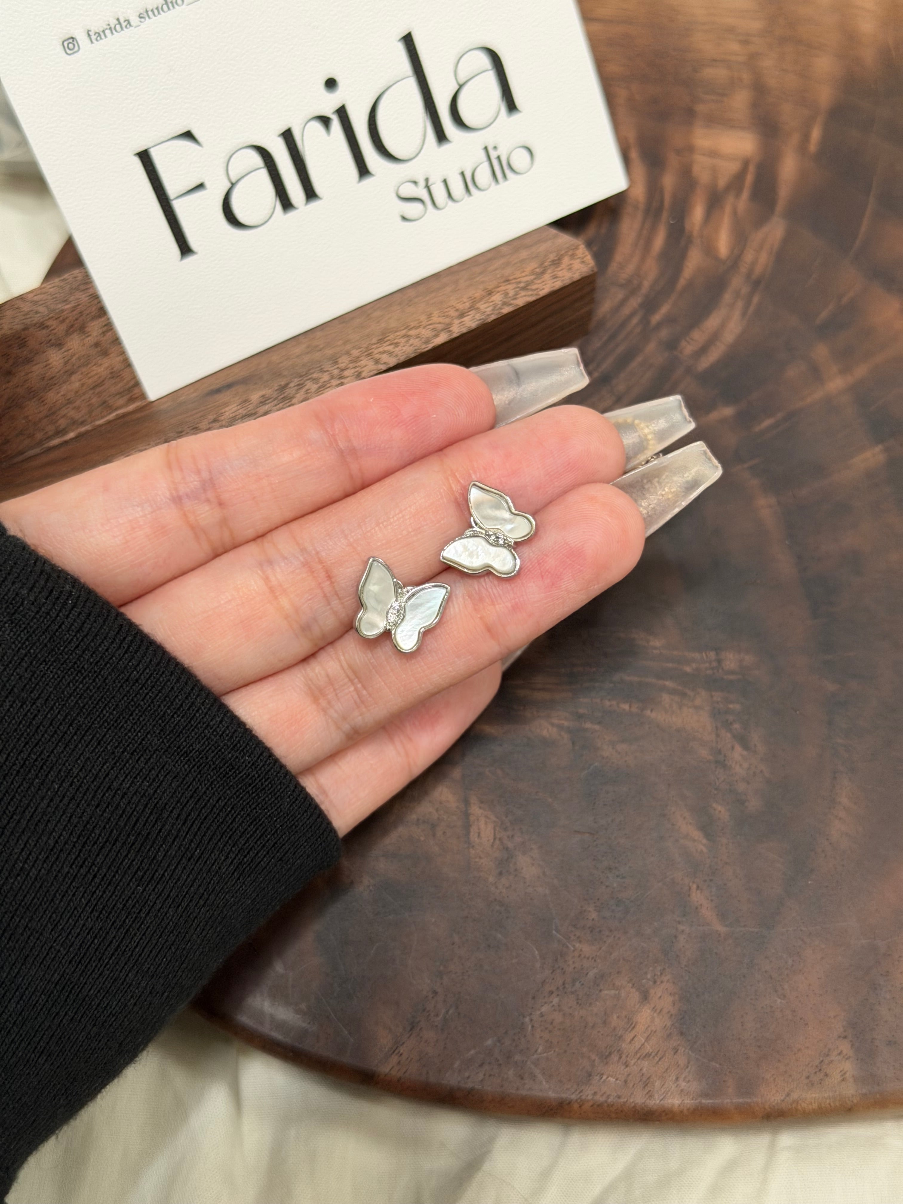 S925銀針白貝母蝴蝶耳環