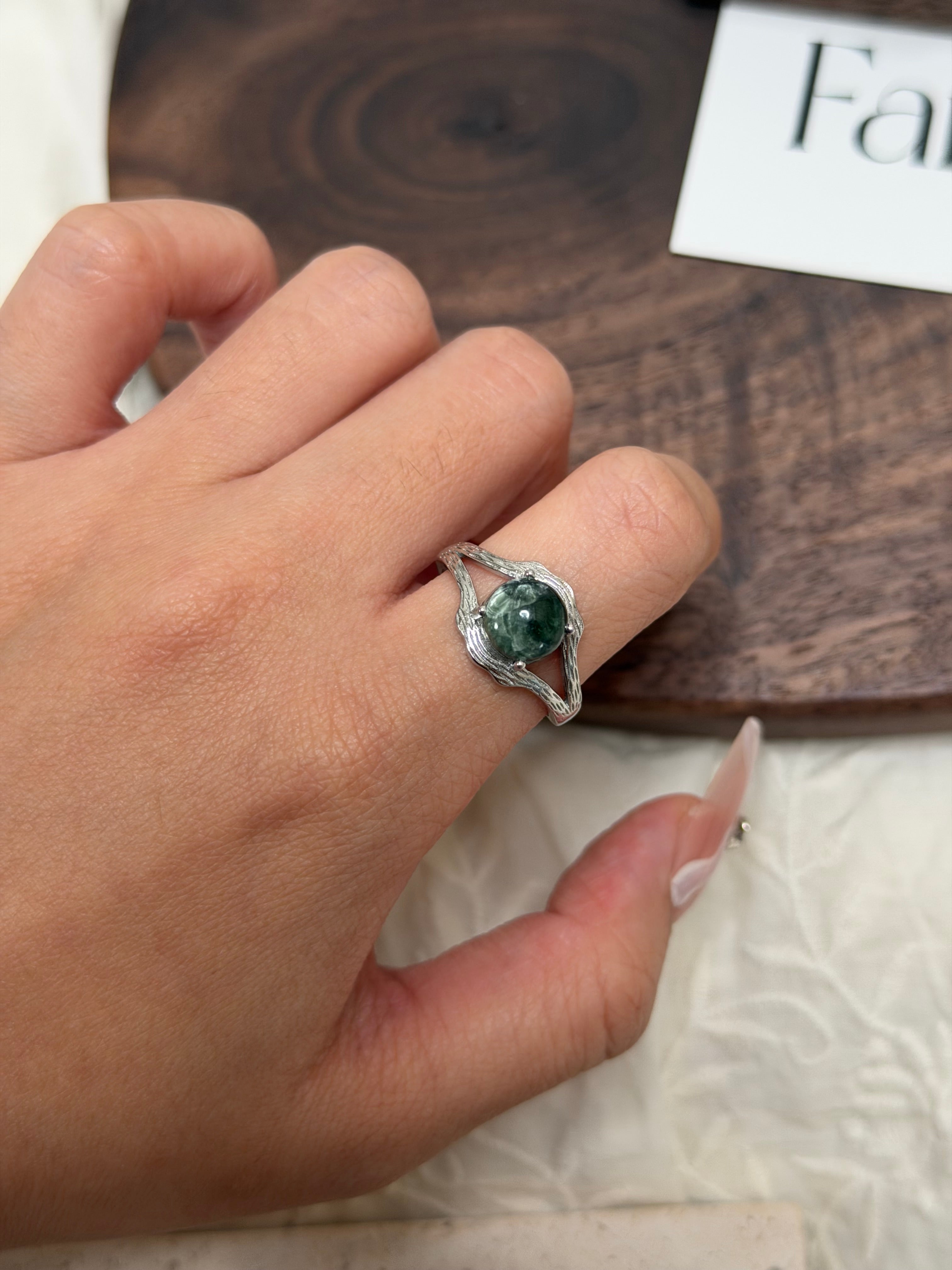 雙層托綠龍晶戒指