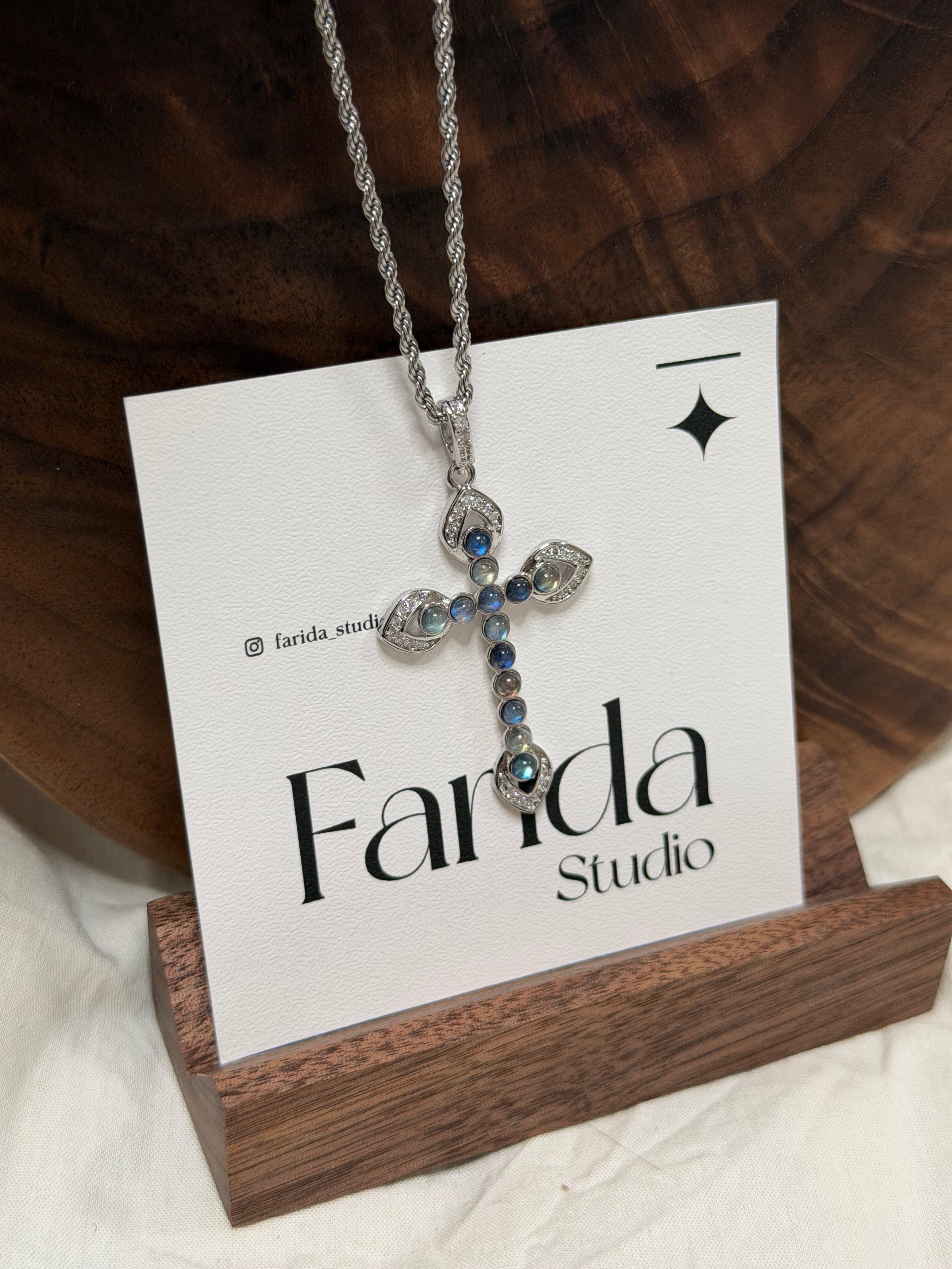 灰月光十字架吊墜