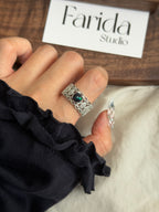 蕾絲黑澳寶寬戒指