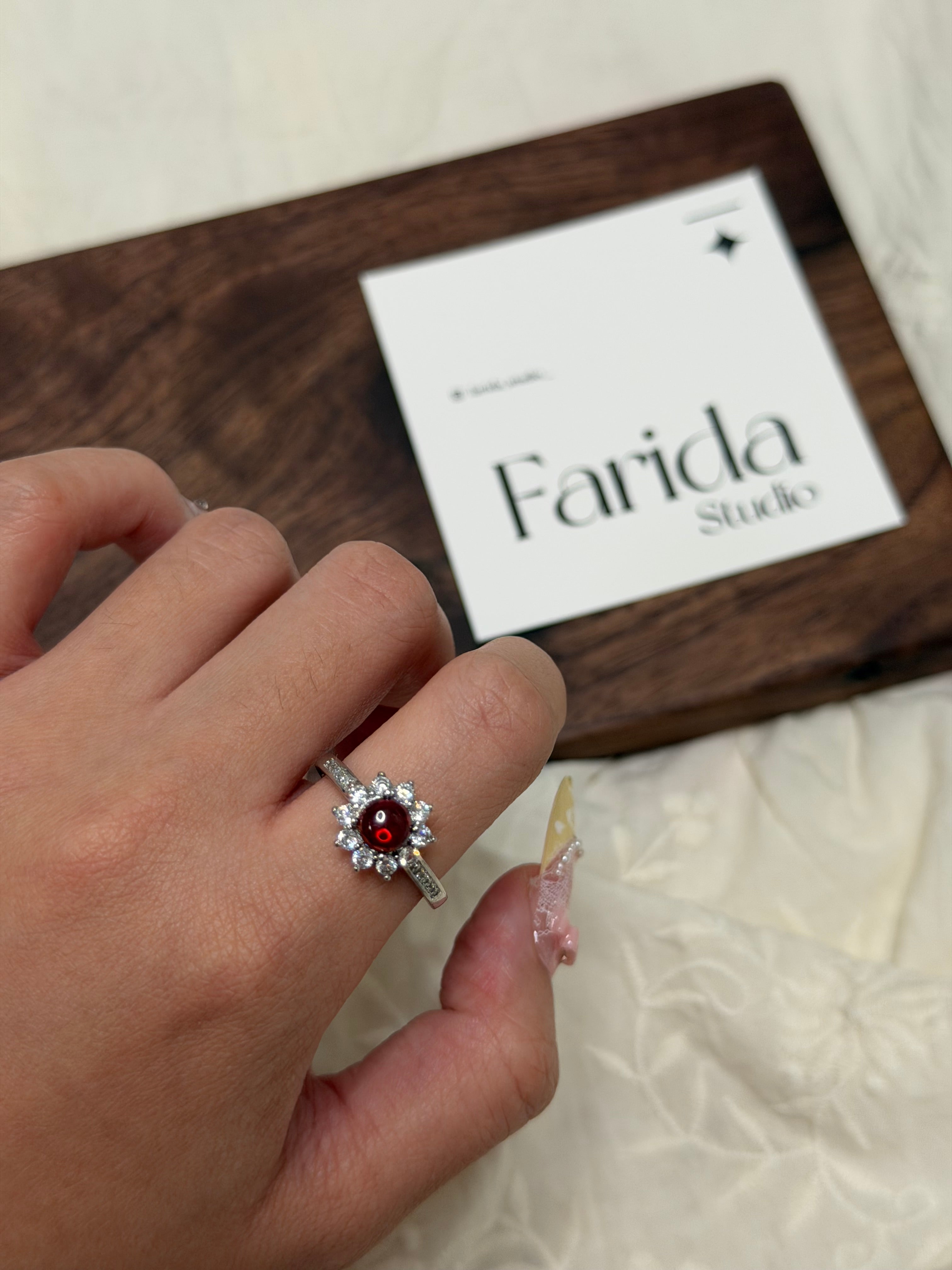 紅石榴石太陽花戒指