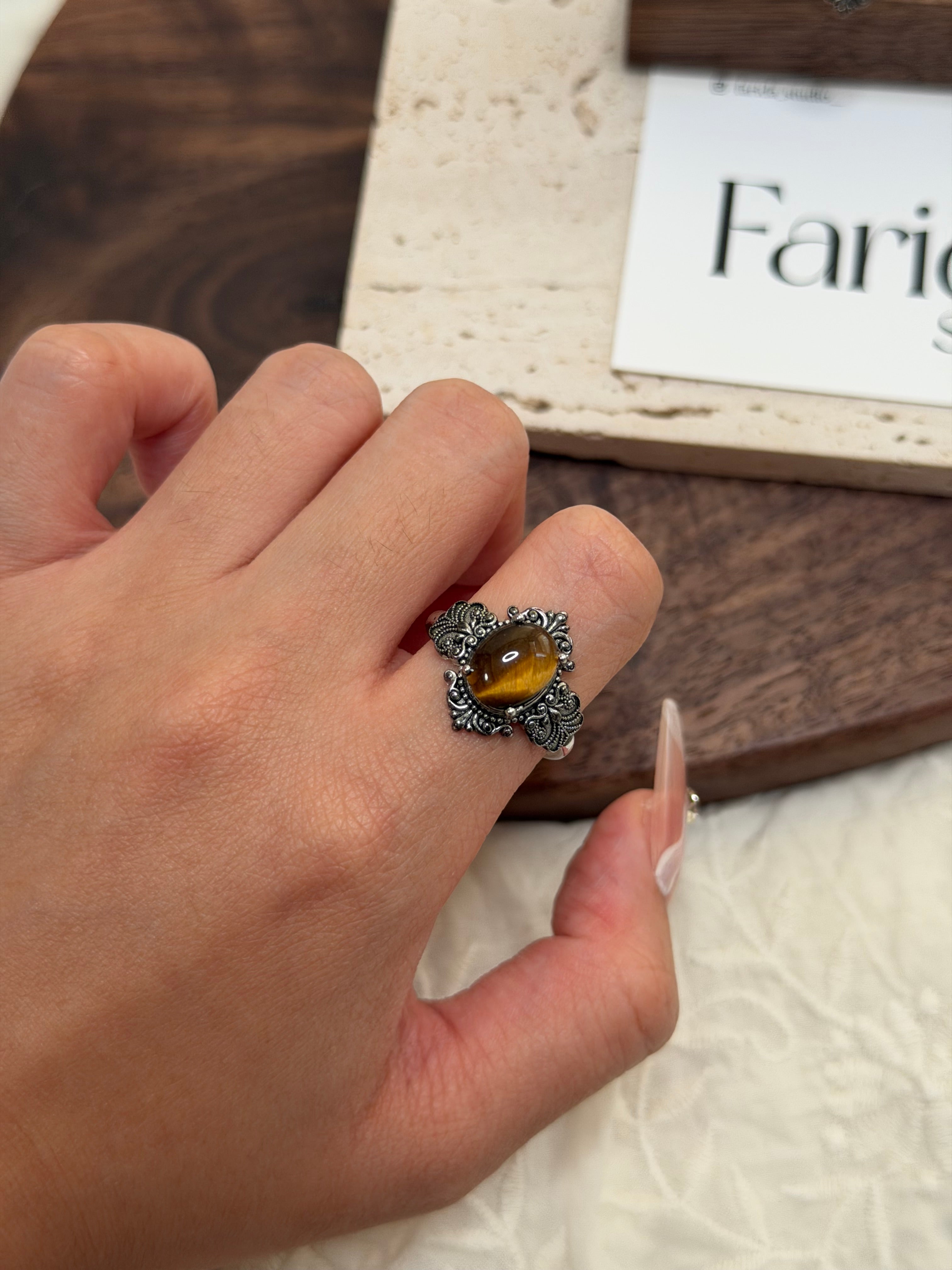 雙尖復古黃虎眼戒指