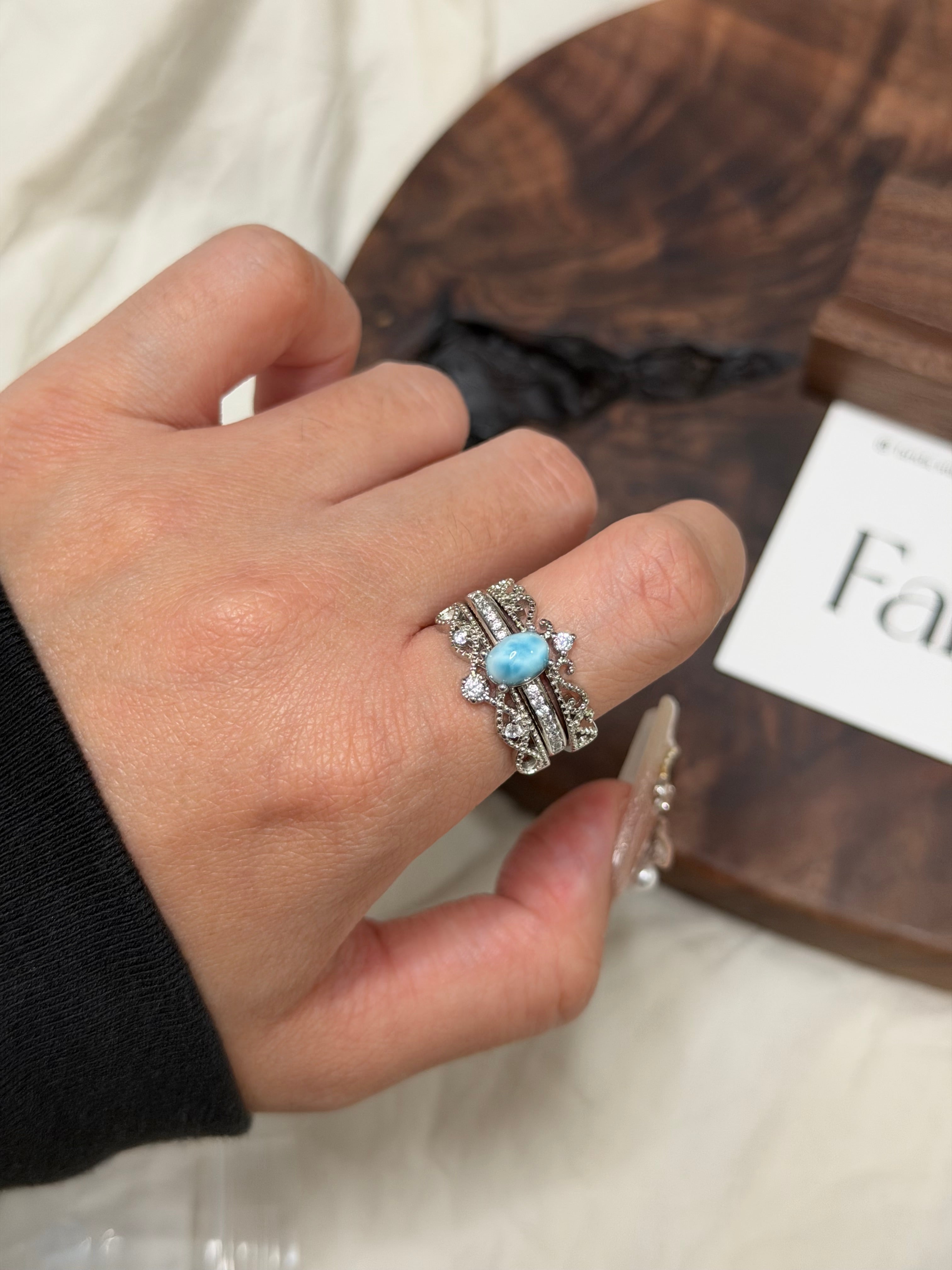 三戴海紋石戒指