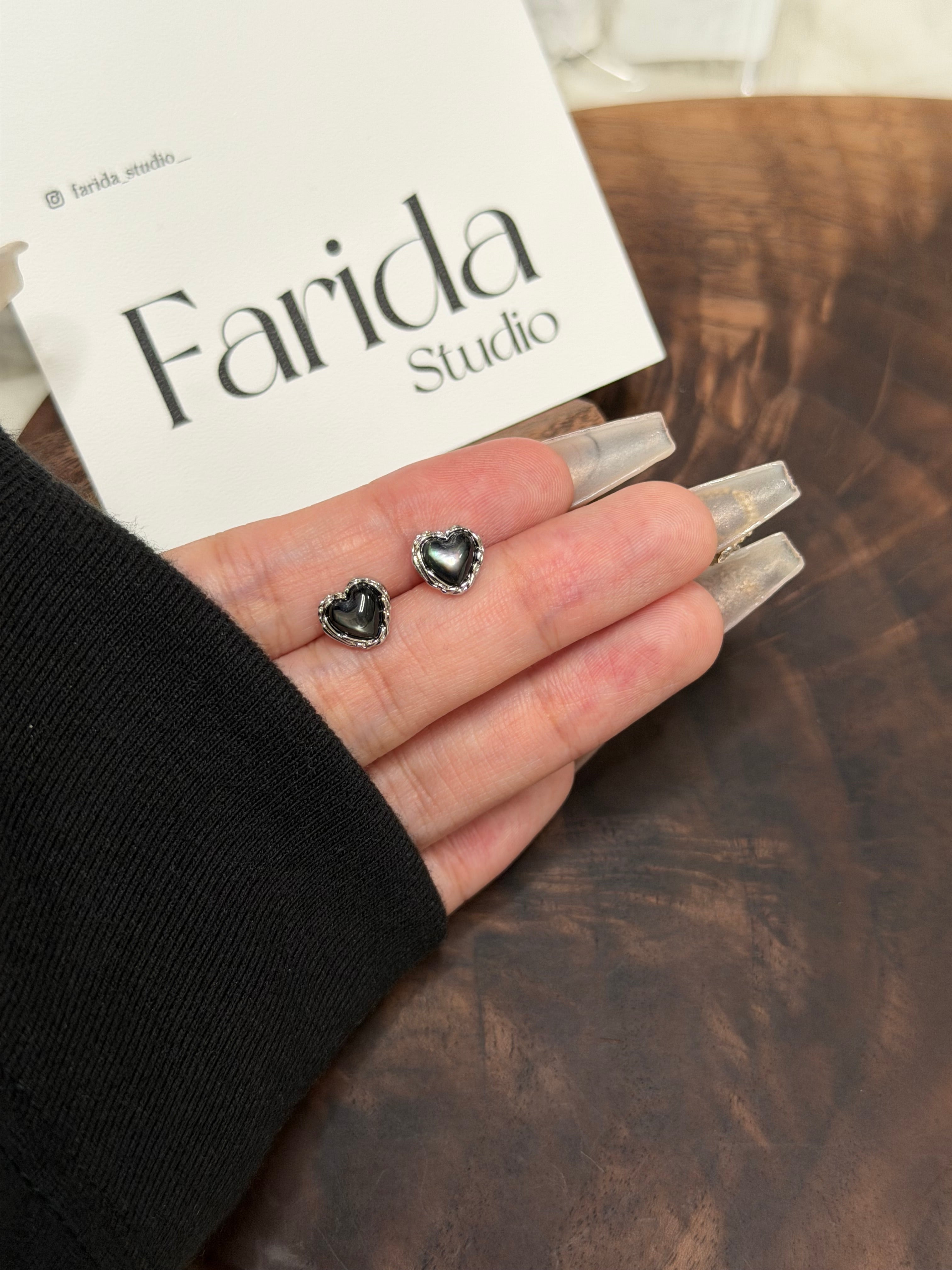 S925銀針黑貝心型耳環