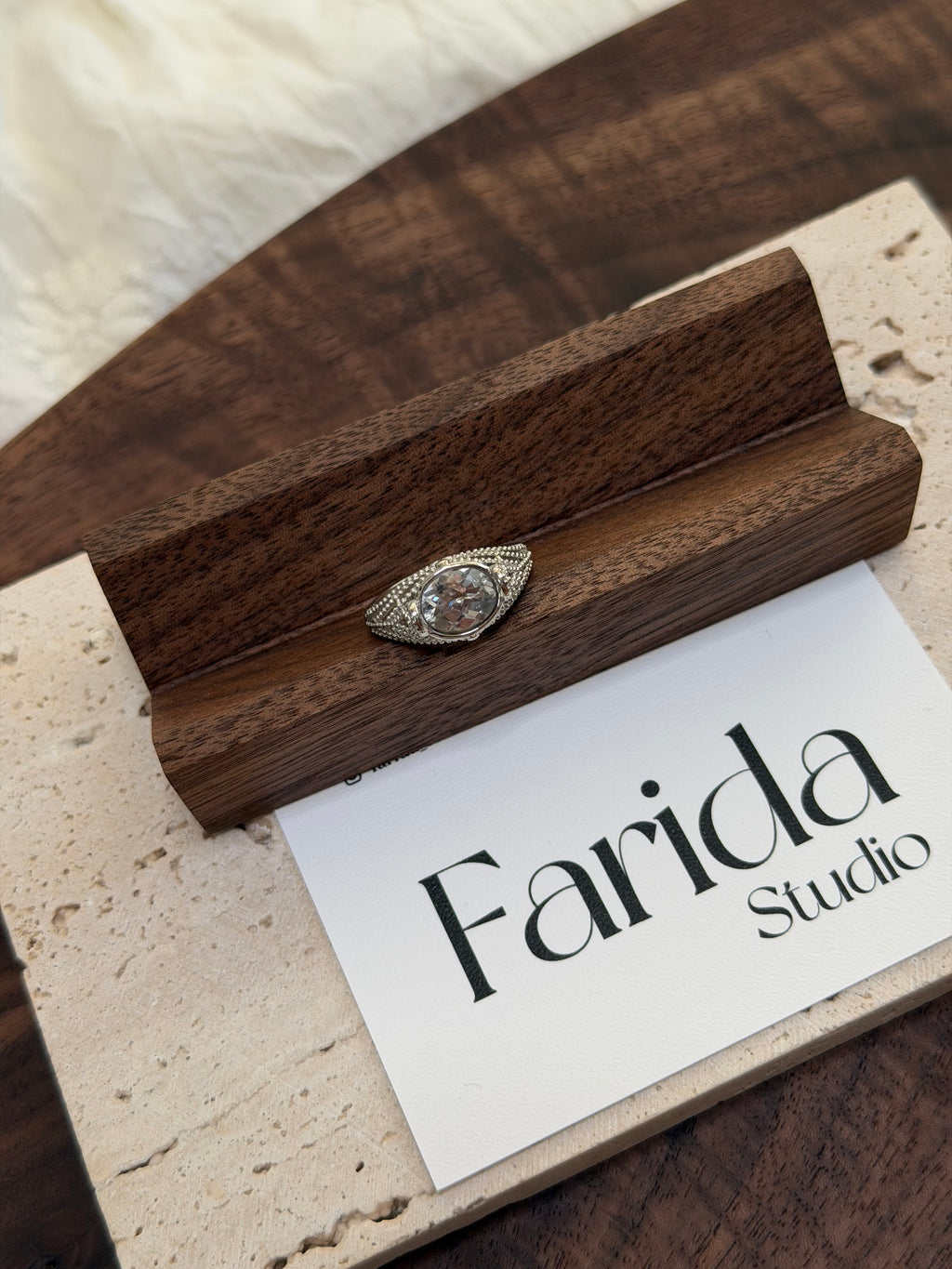 白水晶橫托戒指