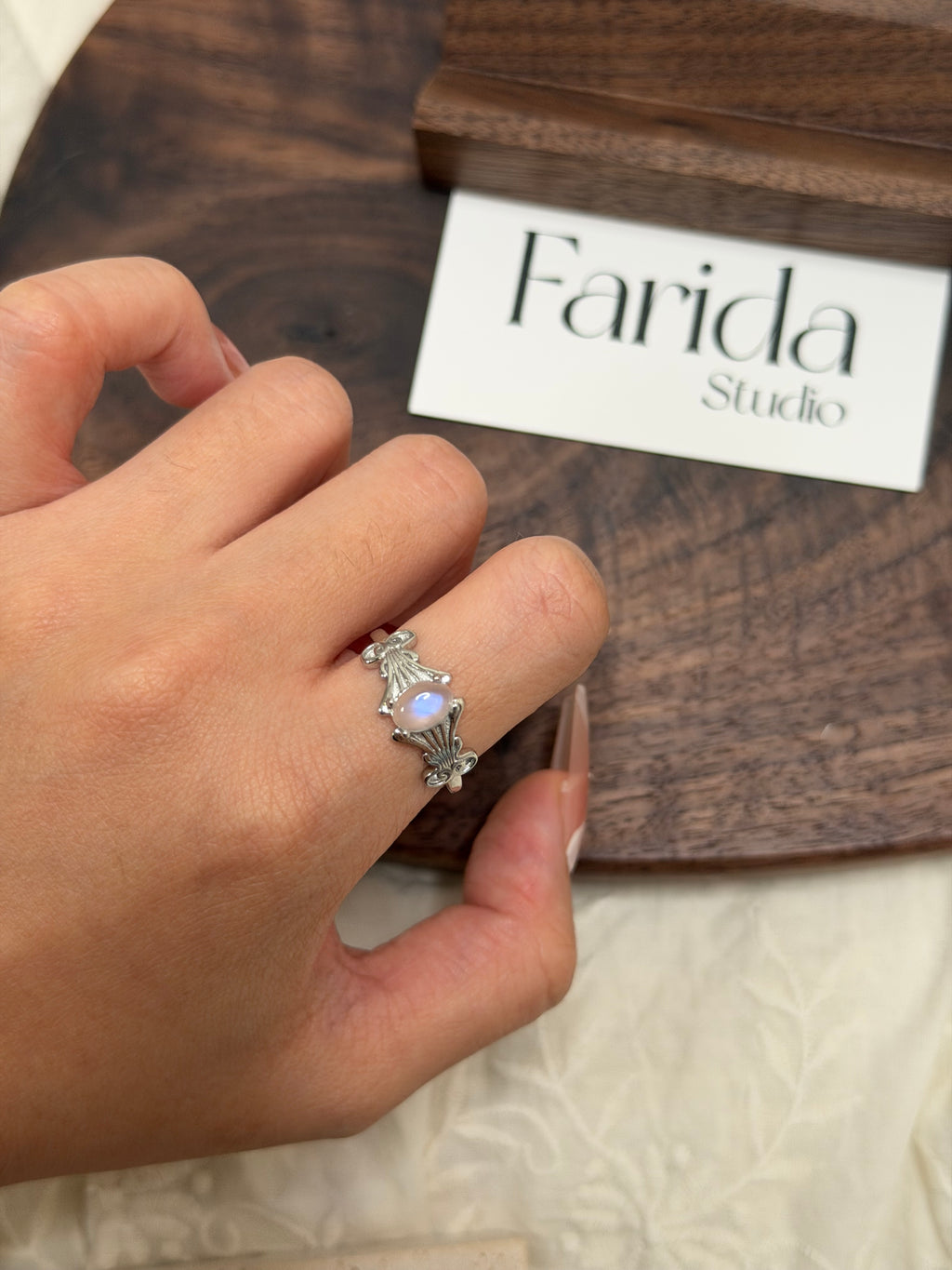 貝殼款藍月亮石戒指