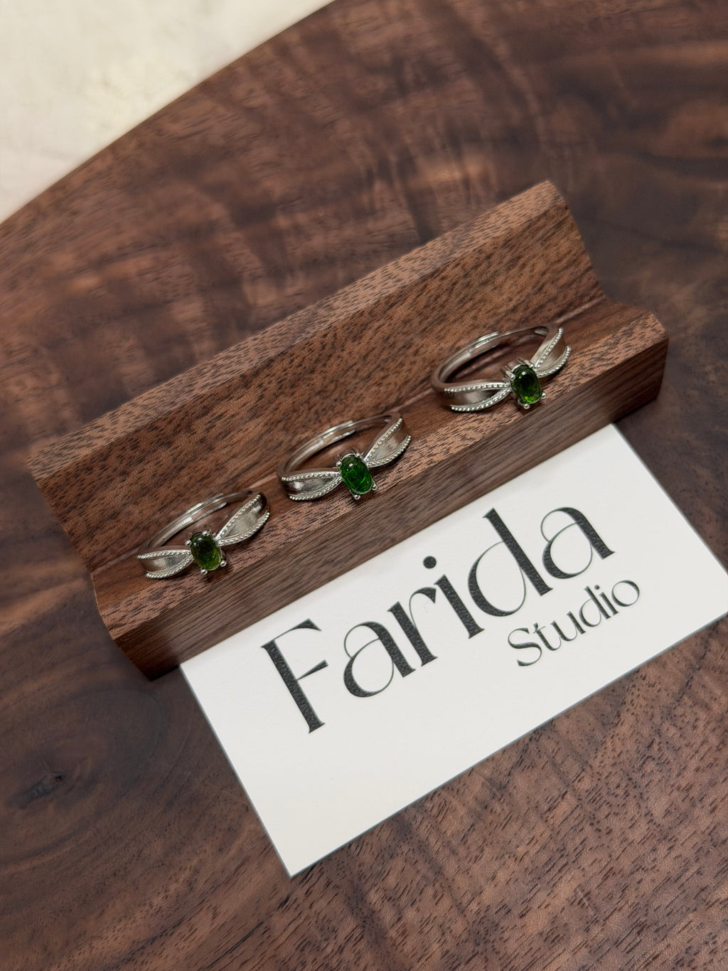 復古飄帶透輝寶石戒指