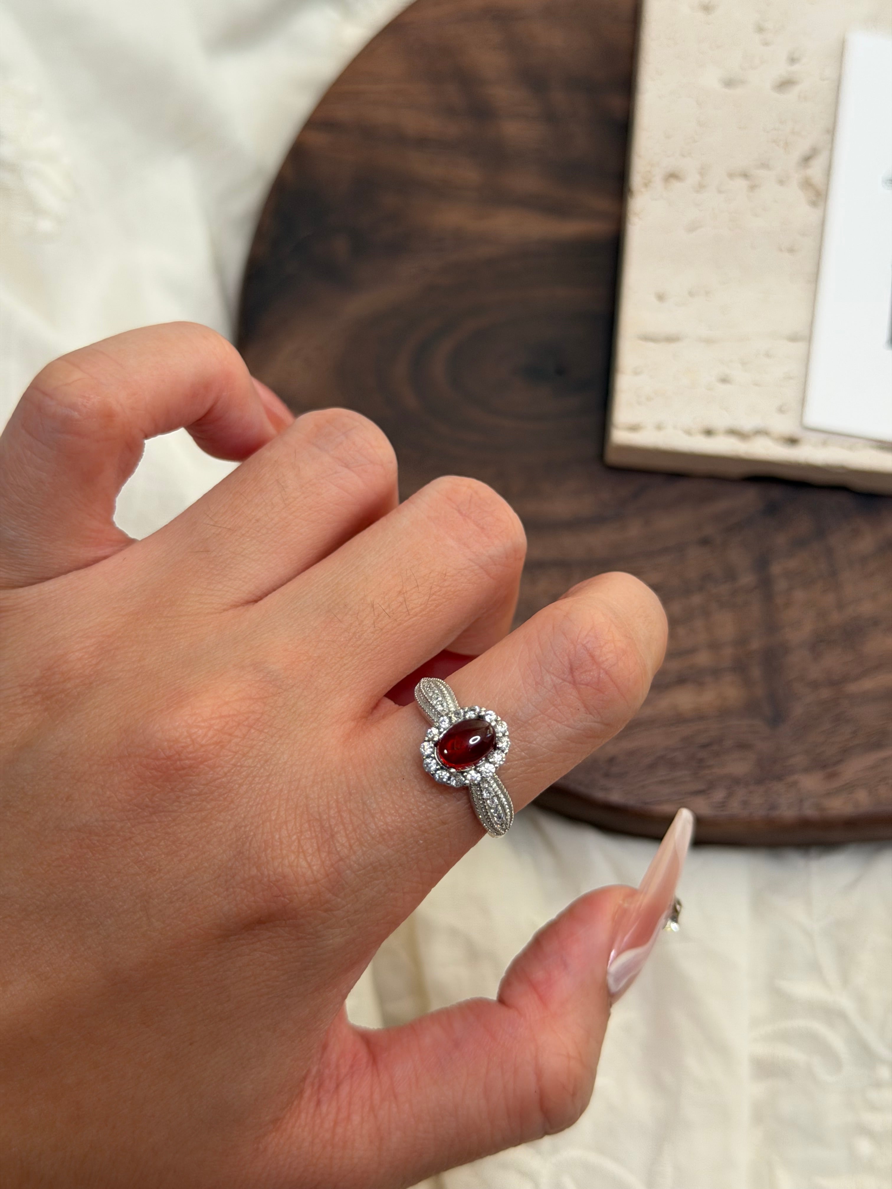 紅石榴石戒指