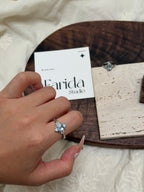 鏤空復古藍托帕戒指