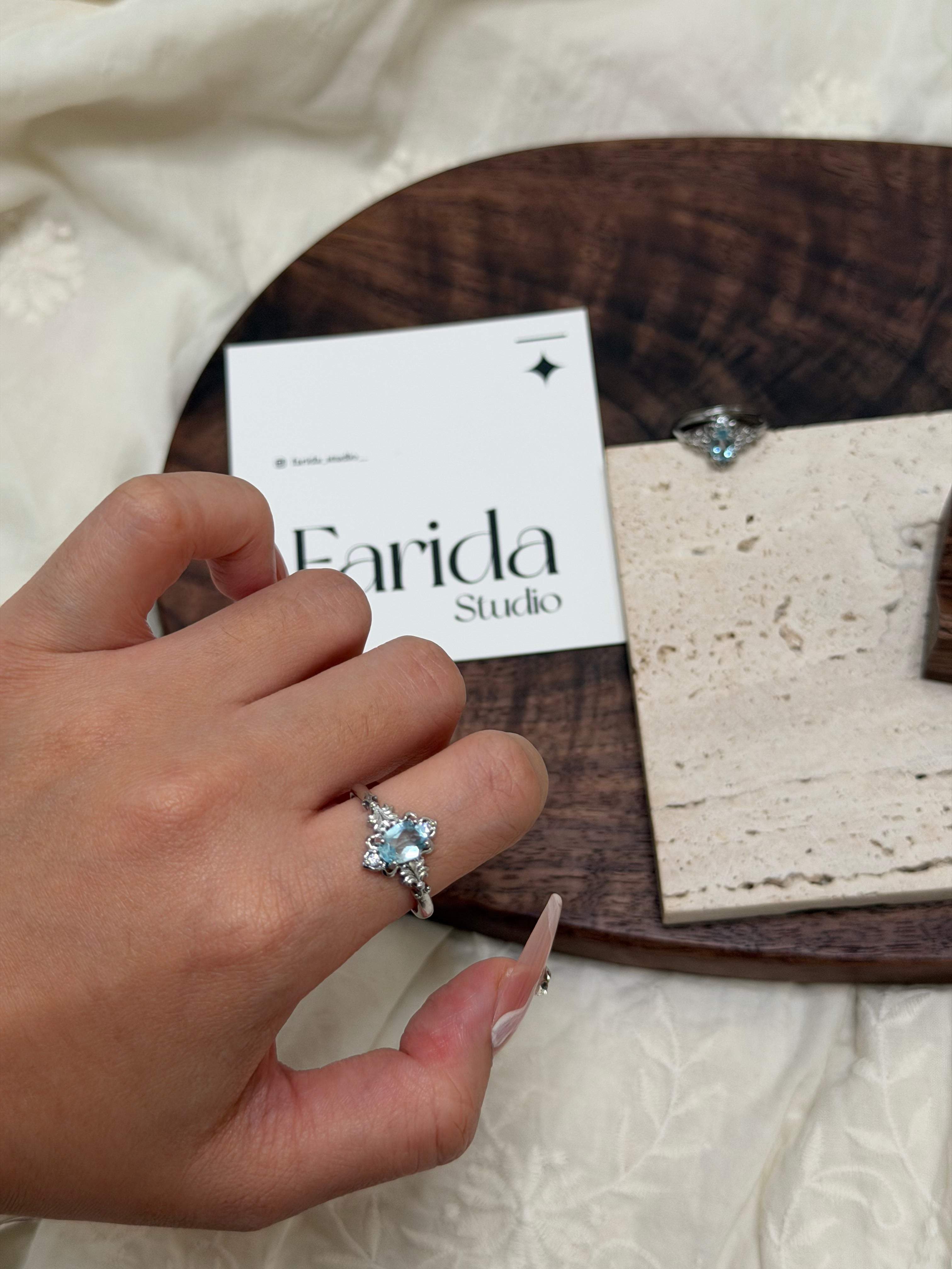 鏤空復古藍托帕戒指