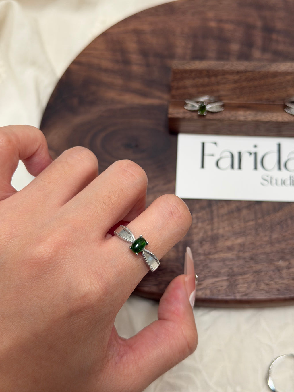 復古飄帶透輝寶石戒指