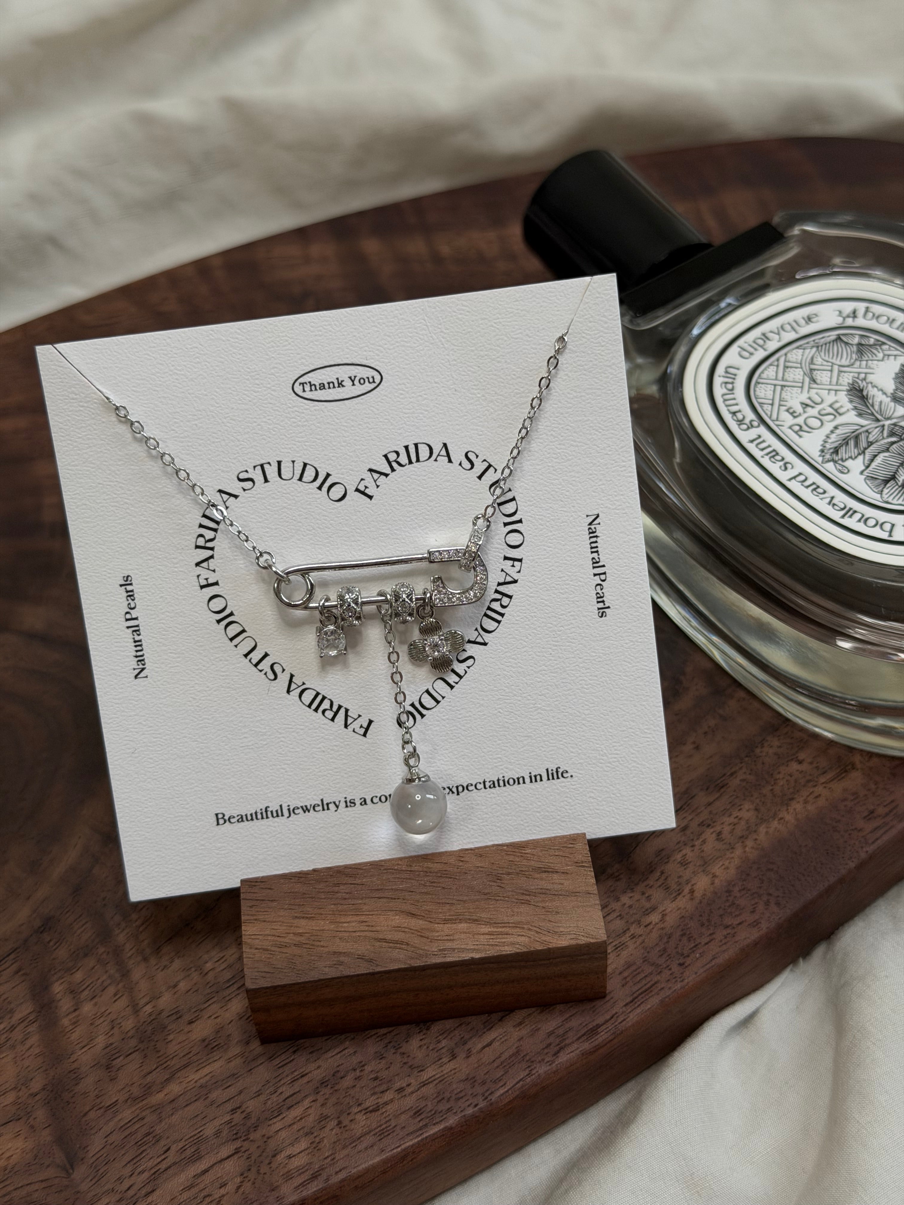 扣針白水晶頸鏈