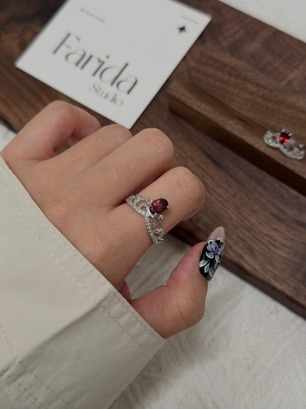 皇冠紅石榴石戒指