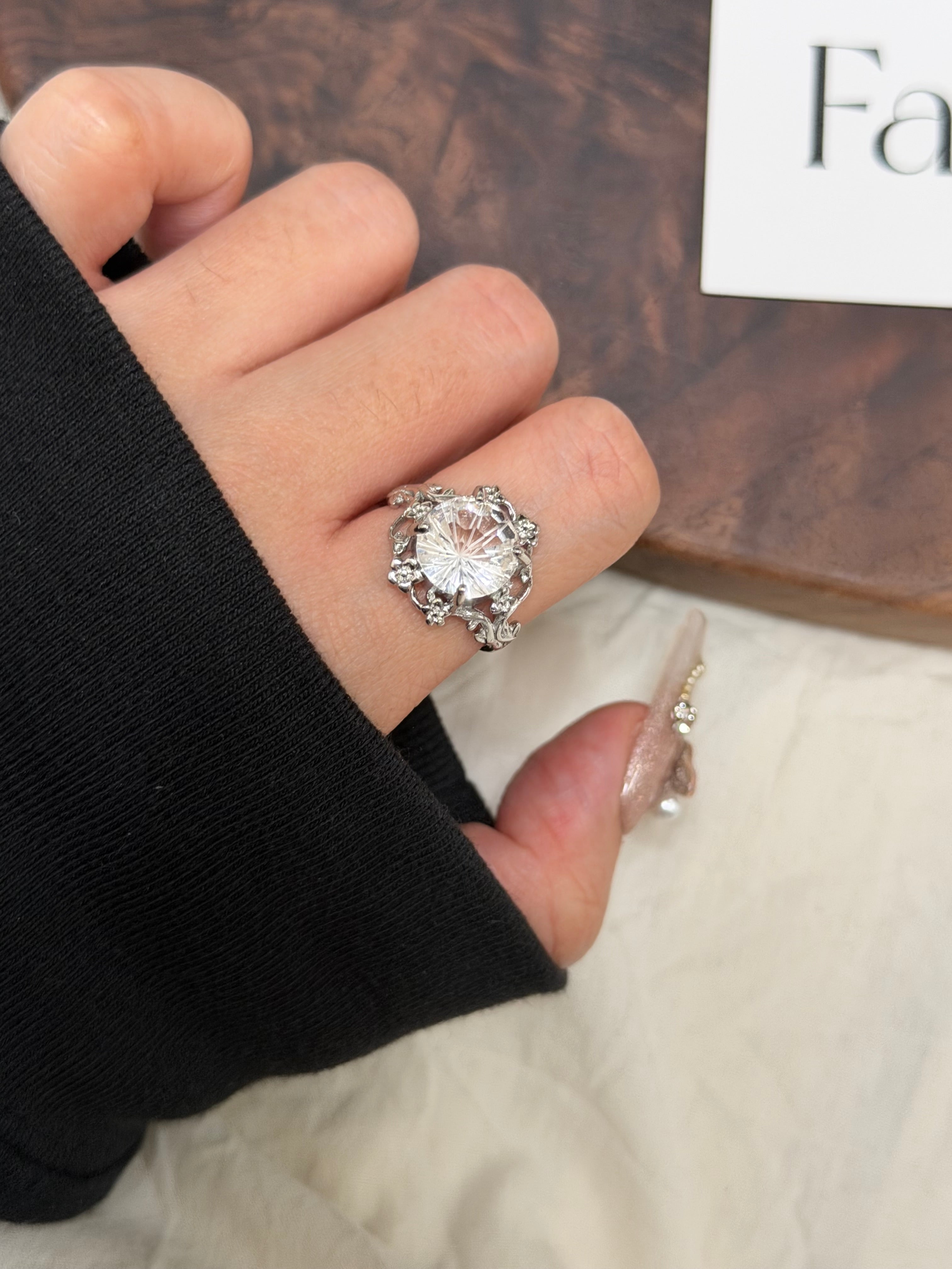 煙花切白水晶戒指