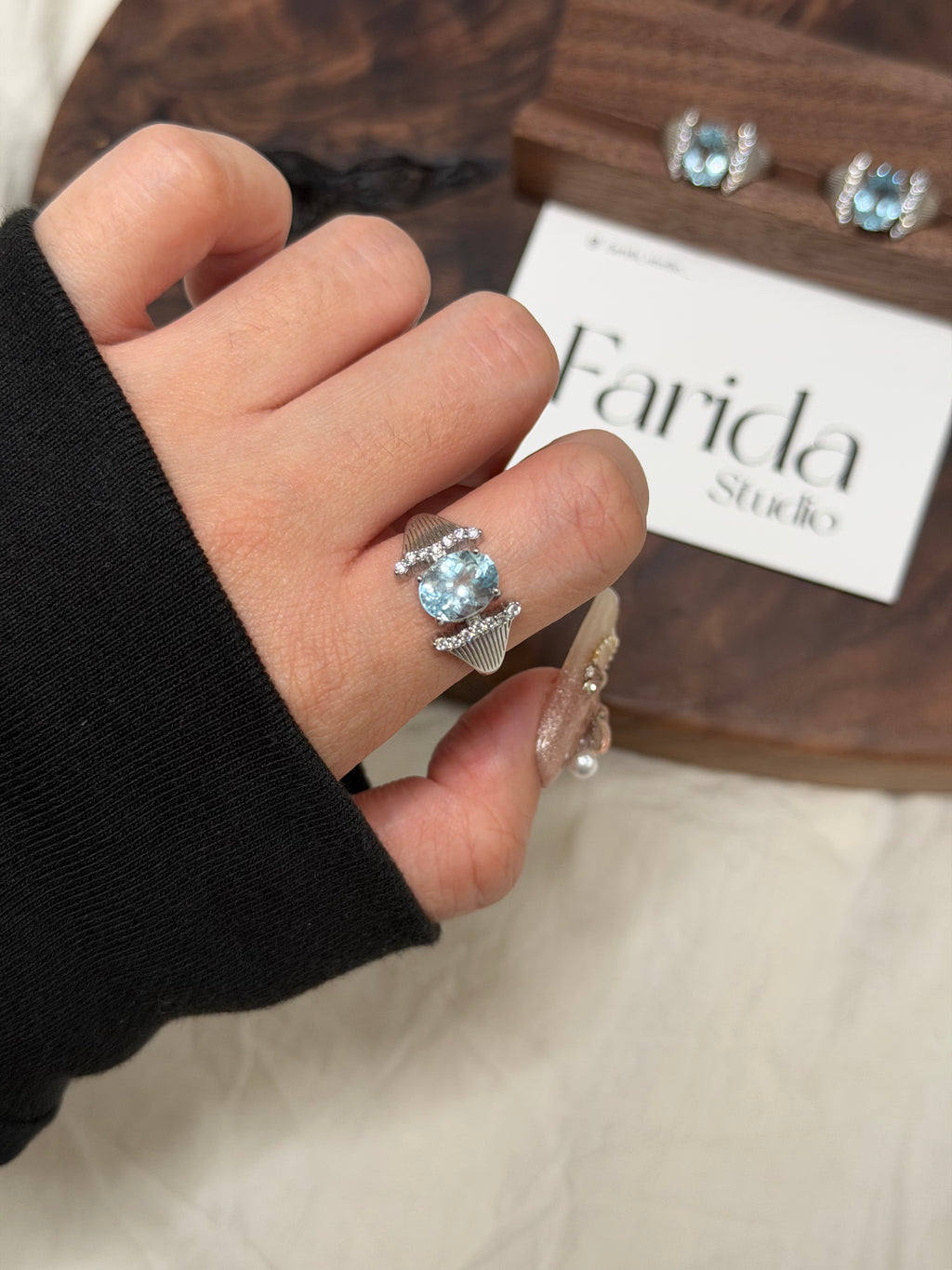 設計款藍托帕戒指