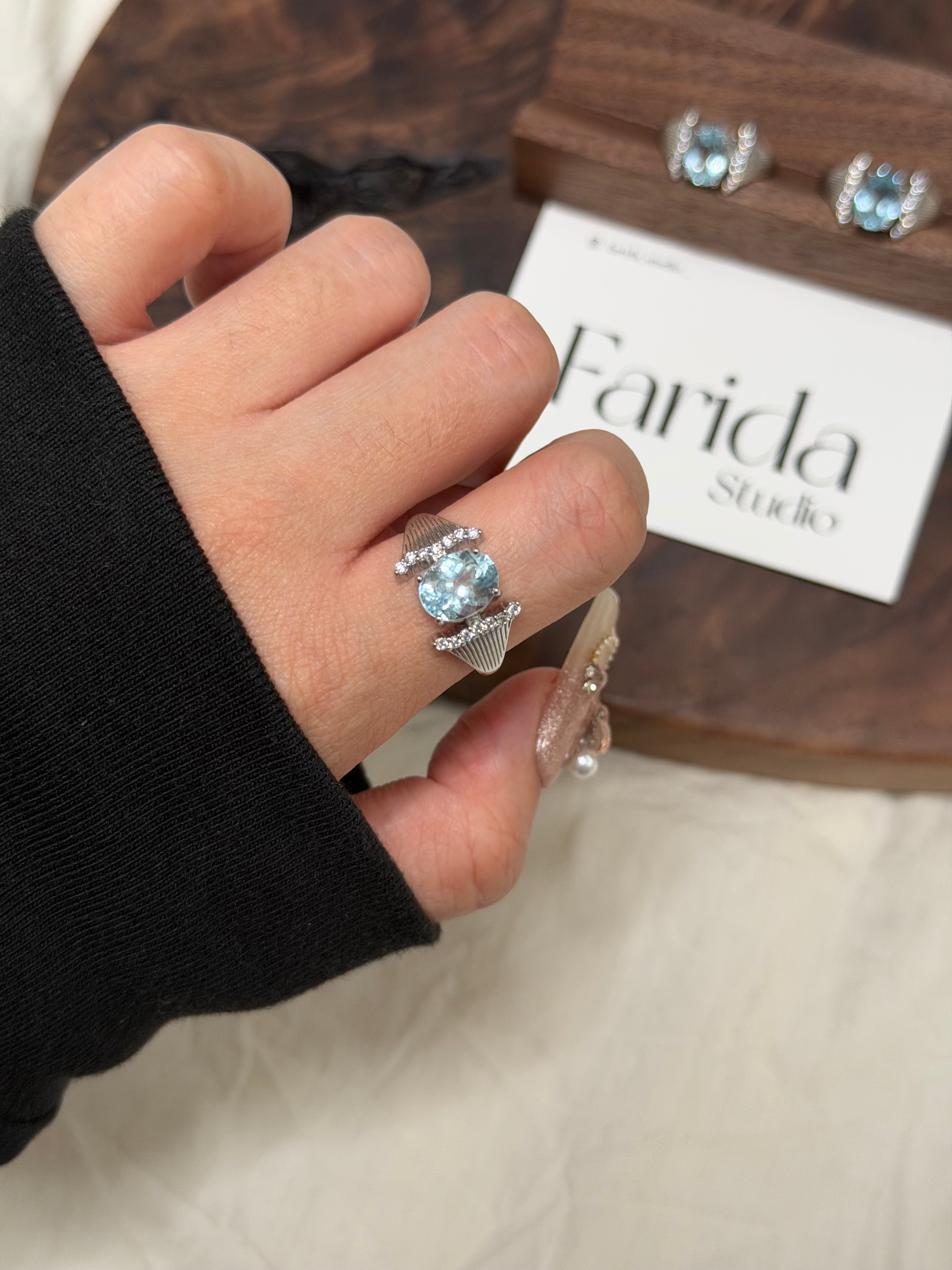 設計款藍托帕戒指