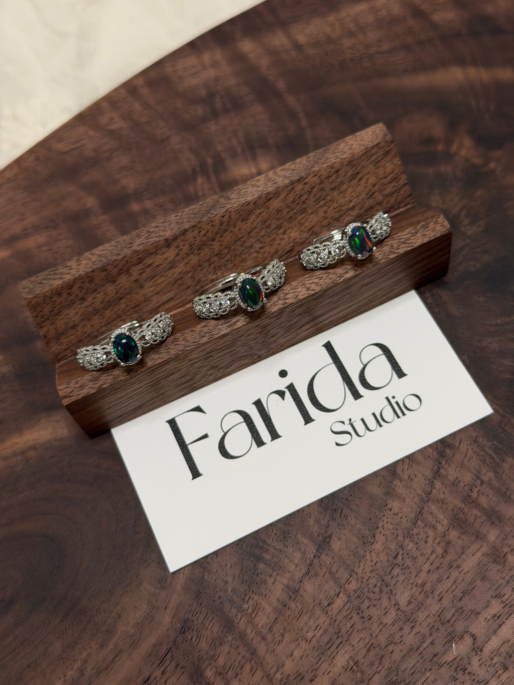 蕾絲黑澳寶戒指