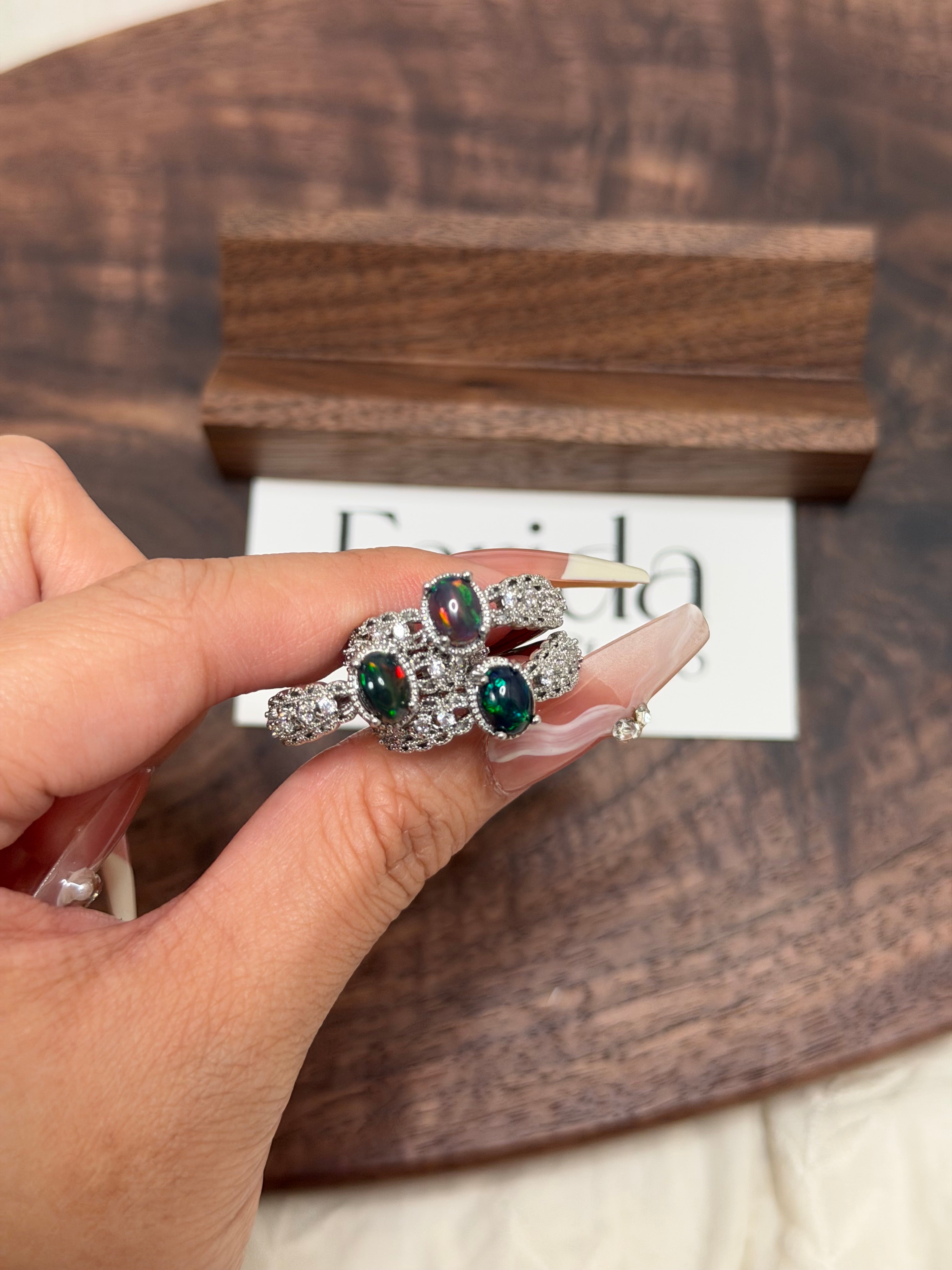 蕾絲黑澳寶戒指