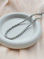 金屬光灰珍珠頸鏈