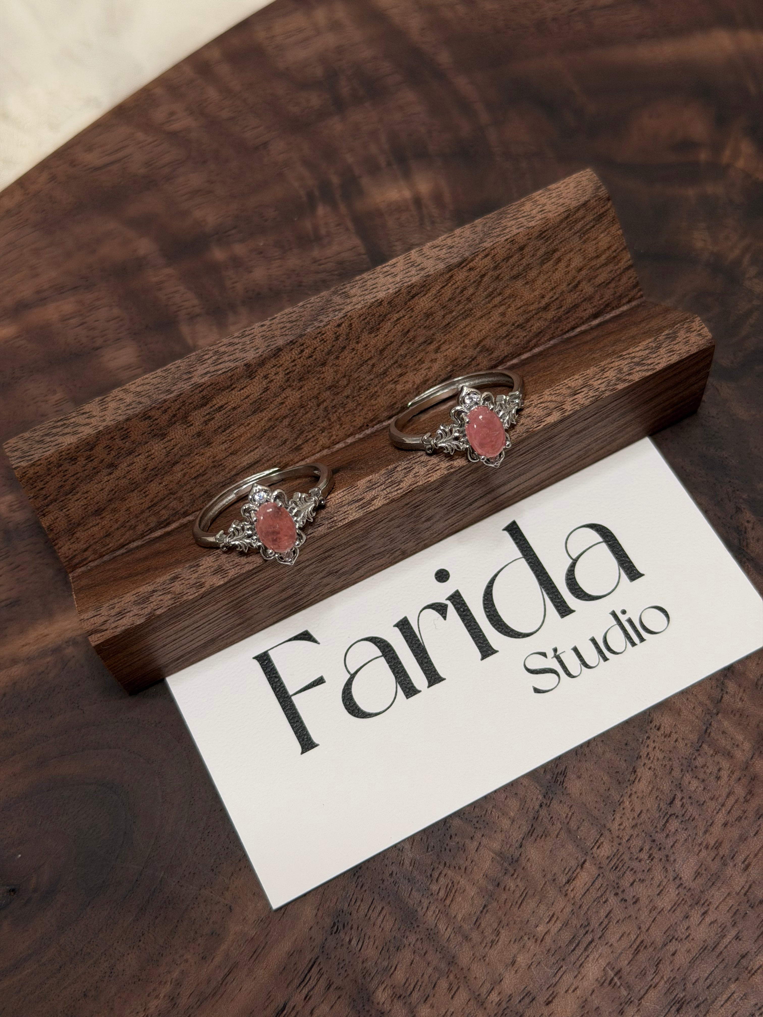 鏤空雙尖紅紋石戒指