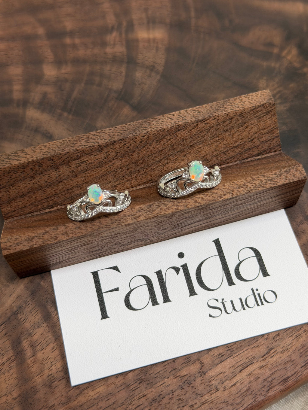 皇冠鑽切澳寶戒指