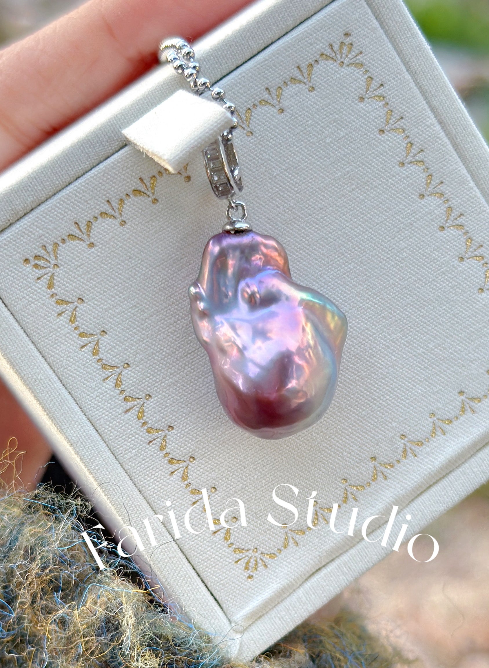 粉紫色金屬光巴洛克吊墜