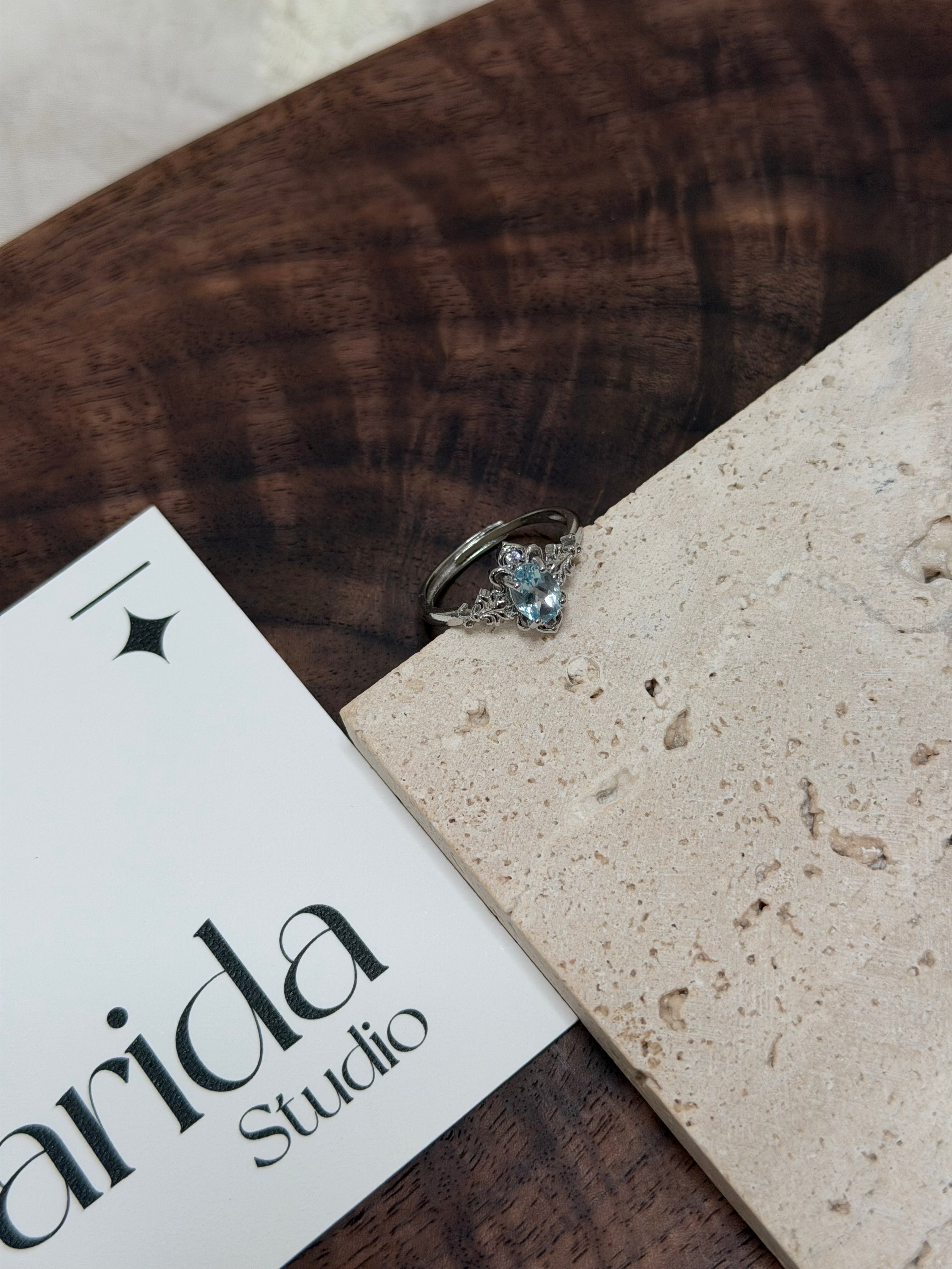 鏤空復古藍托帕戒指