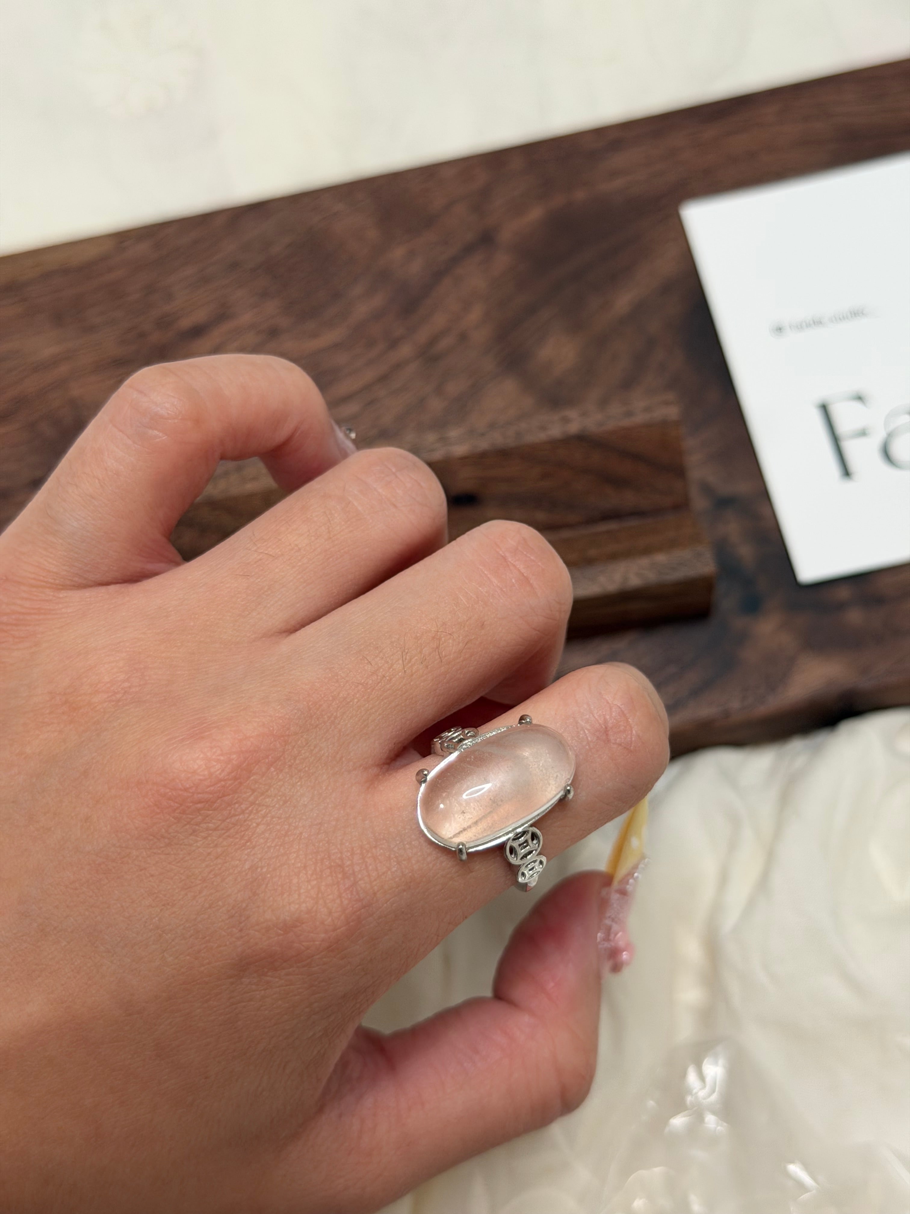 白幽靈金字塔戒指