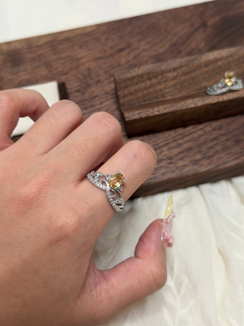 皇冠黃水晶戒指